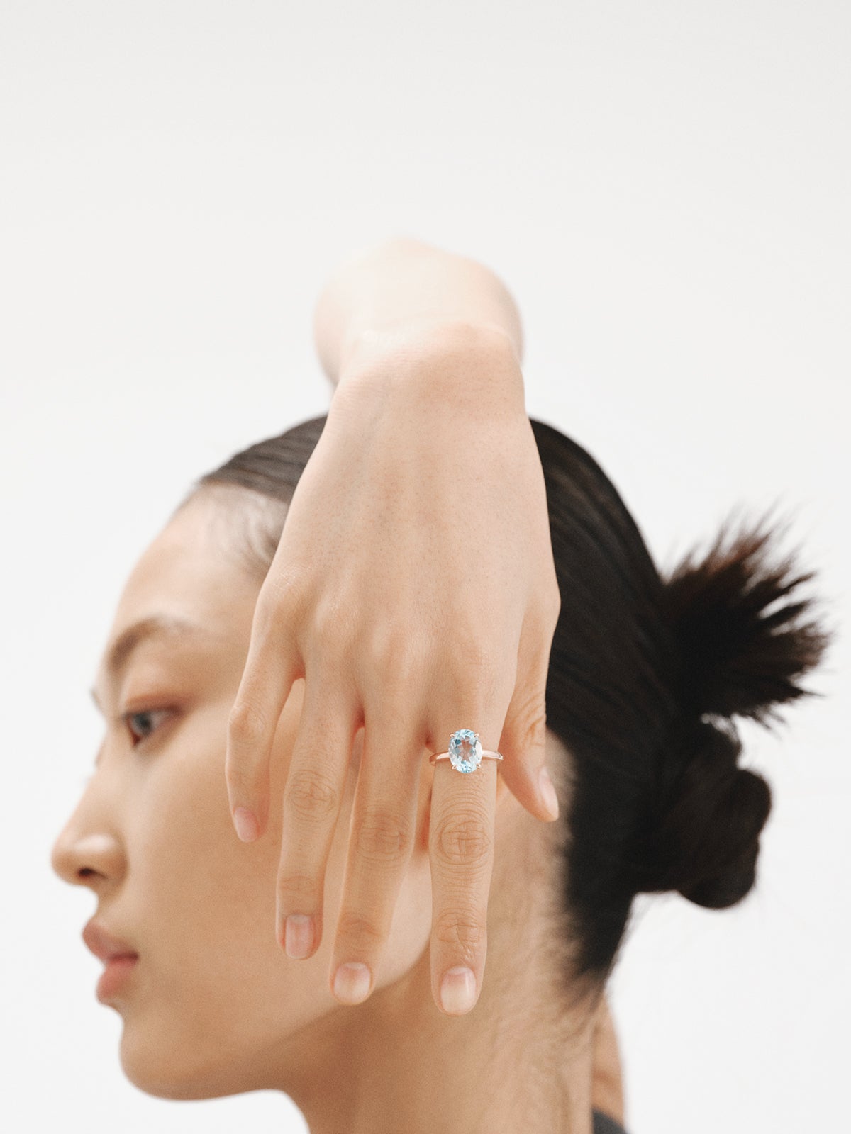 925 Silver ring coated in 18K rose gold with sky blue topaz