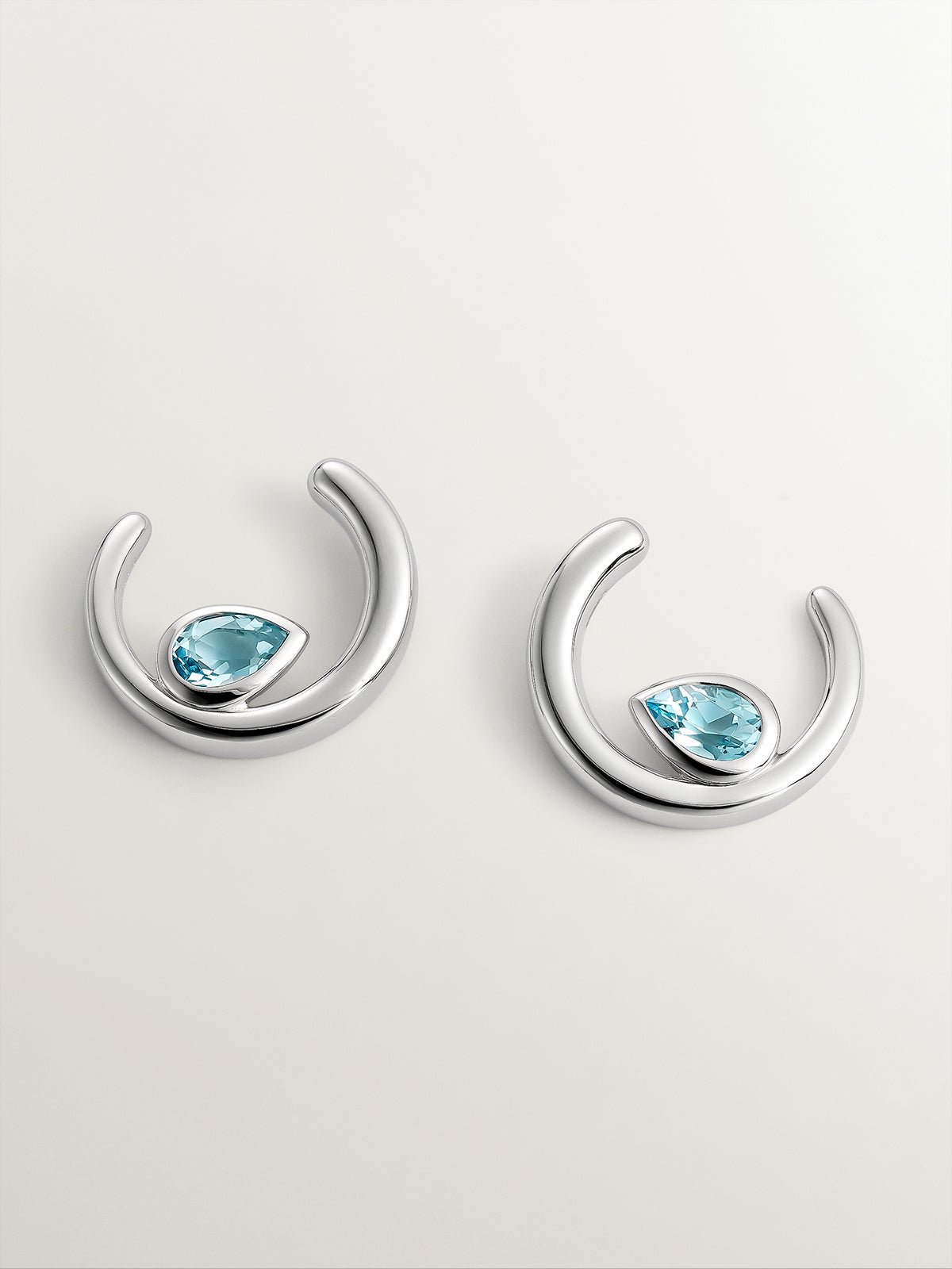 Pendientes de aro de plata 925 con 2 topacios azul sky