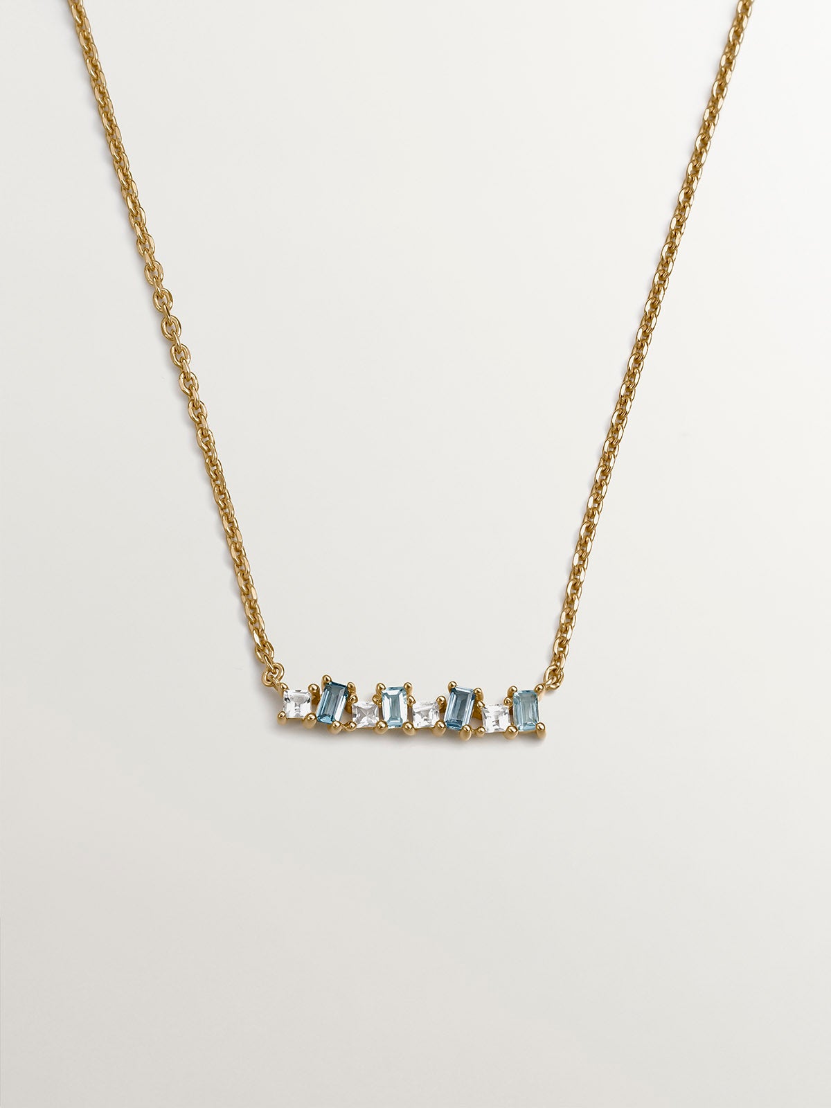 Colgante de plata 925 bañada en oro amarillo de 18K con topacios azules y blancos