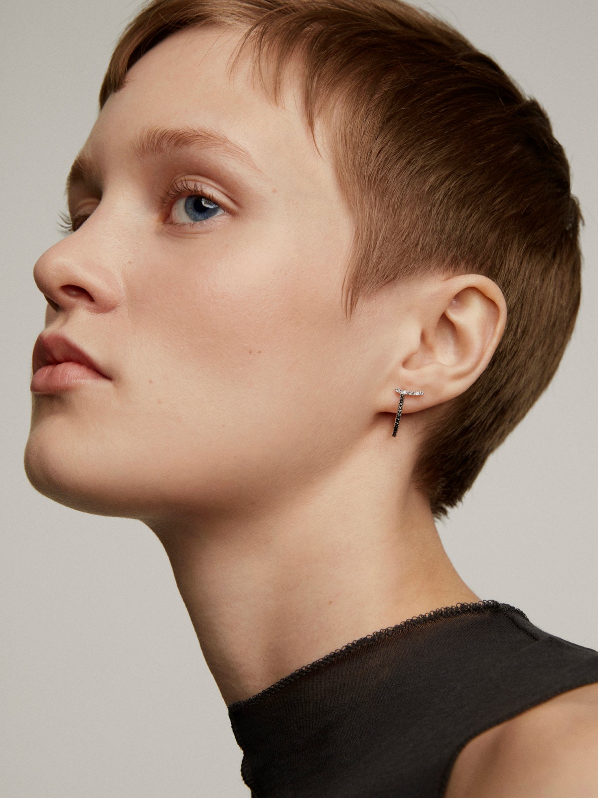 925 Silver hoop earrings with white topazes and black spinels.