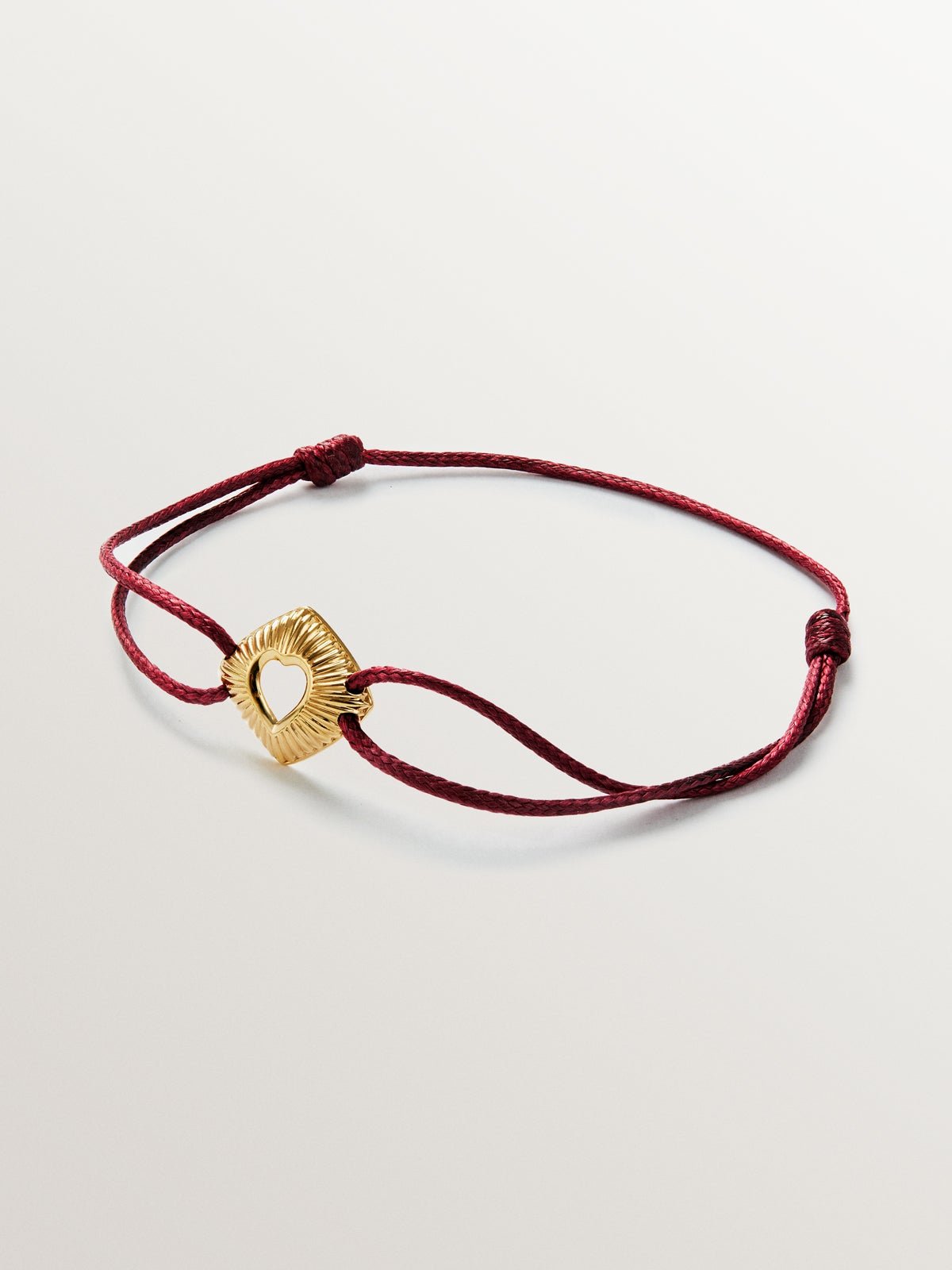 18K yellow gold plated 925 silver bracelet with heart shape in guilloché texture and with red rope