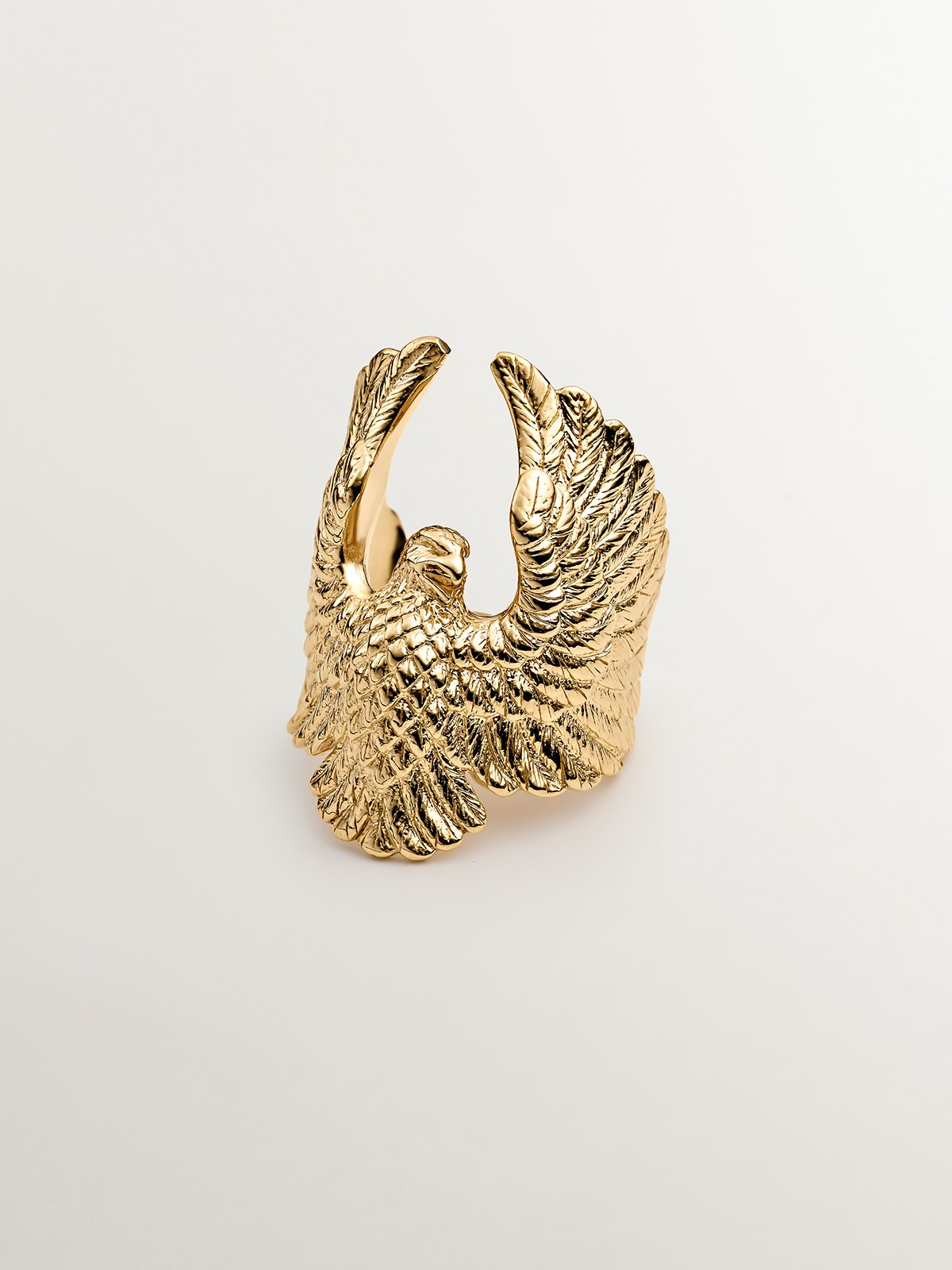 Wide 925 silver ring coated in 18K yellow gold with an eagle shape.