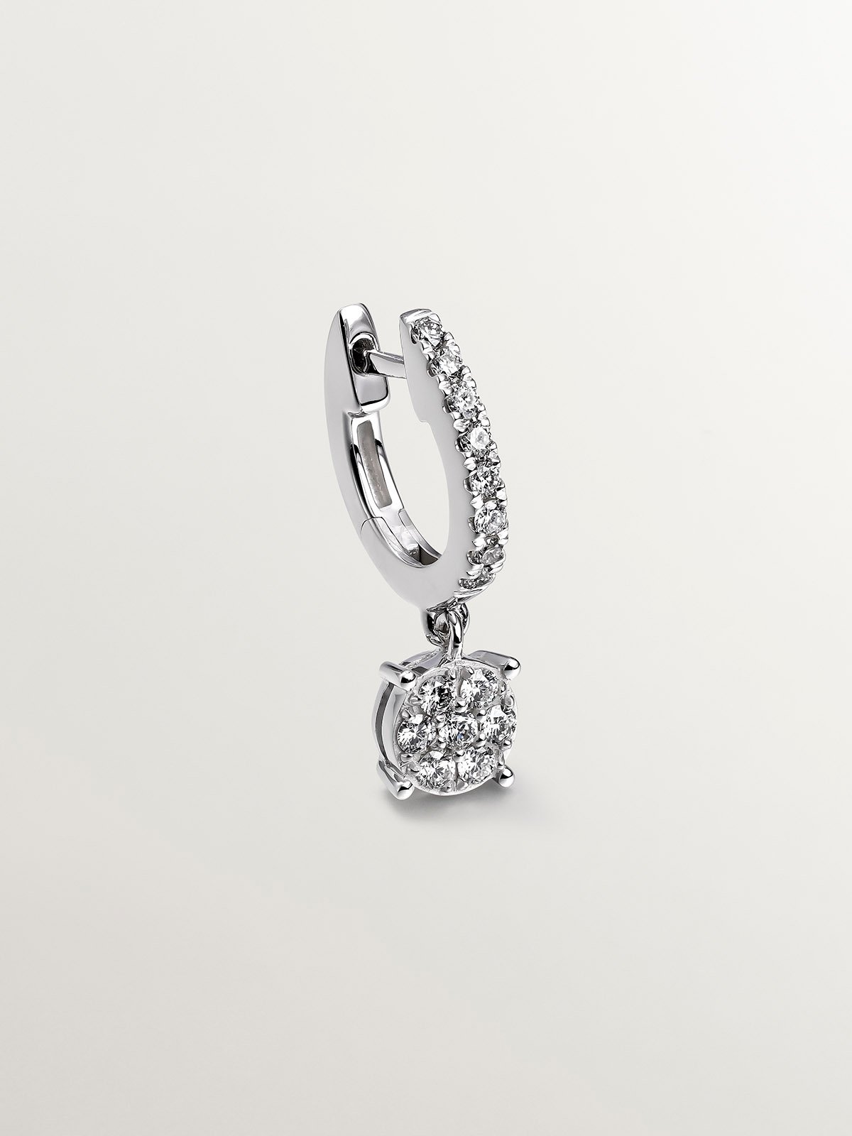Individual 18K white gold earring with diamond pavé and hanging diamond.