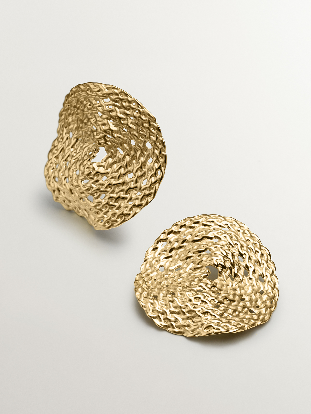 Large 925 silver earrings bathed in 18K yellow gold with wicker texture.