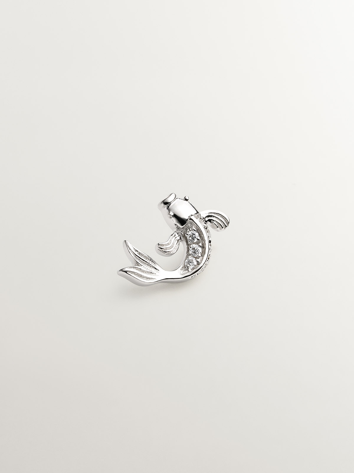 Piercing de oro blanco de 18K con diamantes y forma de pez