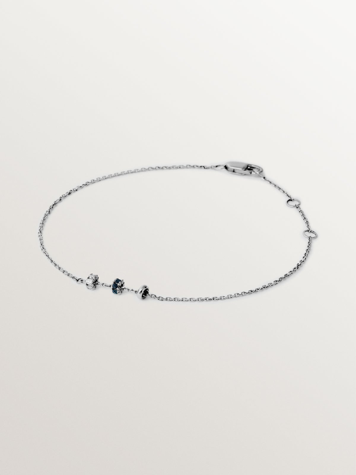 Pulsera de oro blanco de 9K con zafiros azules y diamantes
