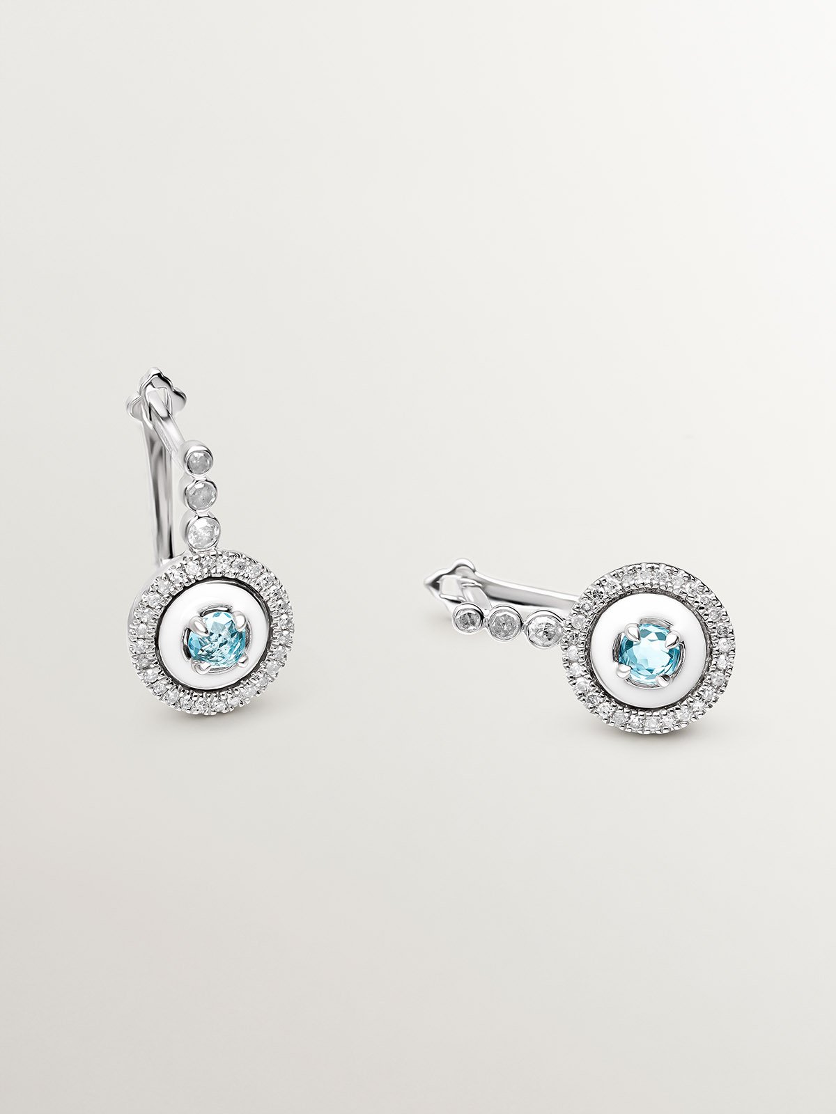 Pendientes de plata 925 con topacios azul swiss, diamantes blancos y esmalte blanco