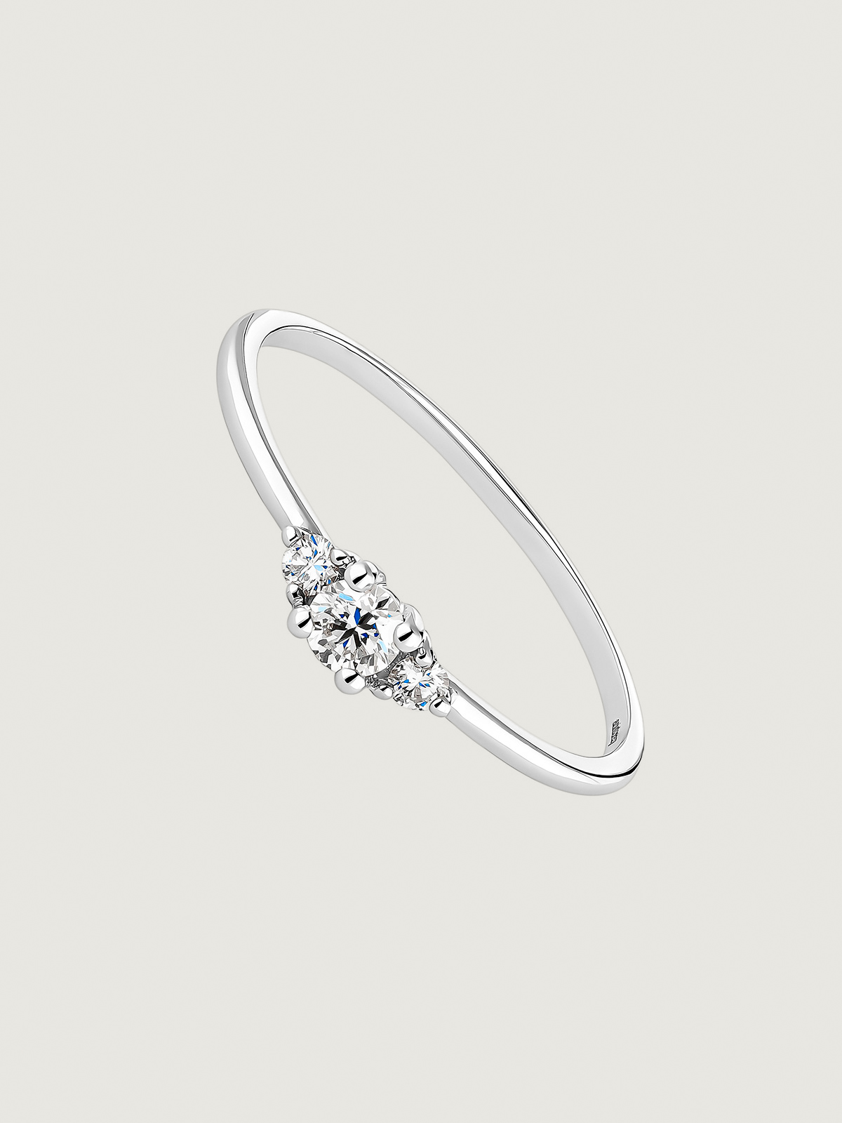 18K white gold trilogy ring with a central diamond of 0.10cts and diamonds