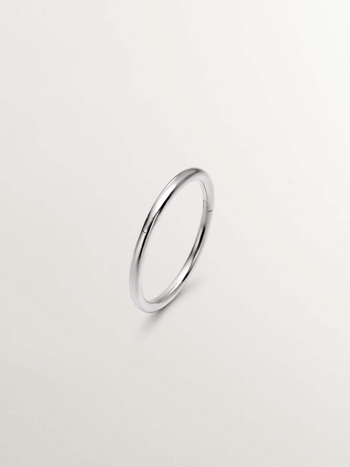 Boucle d'oreille individuelle de petit anneau en or blanc 9K