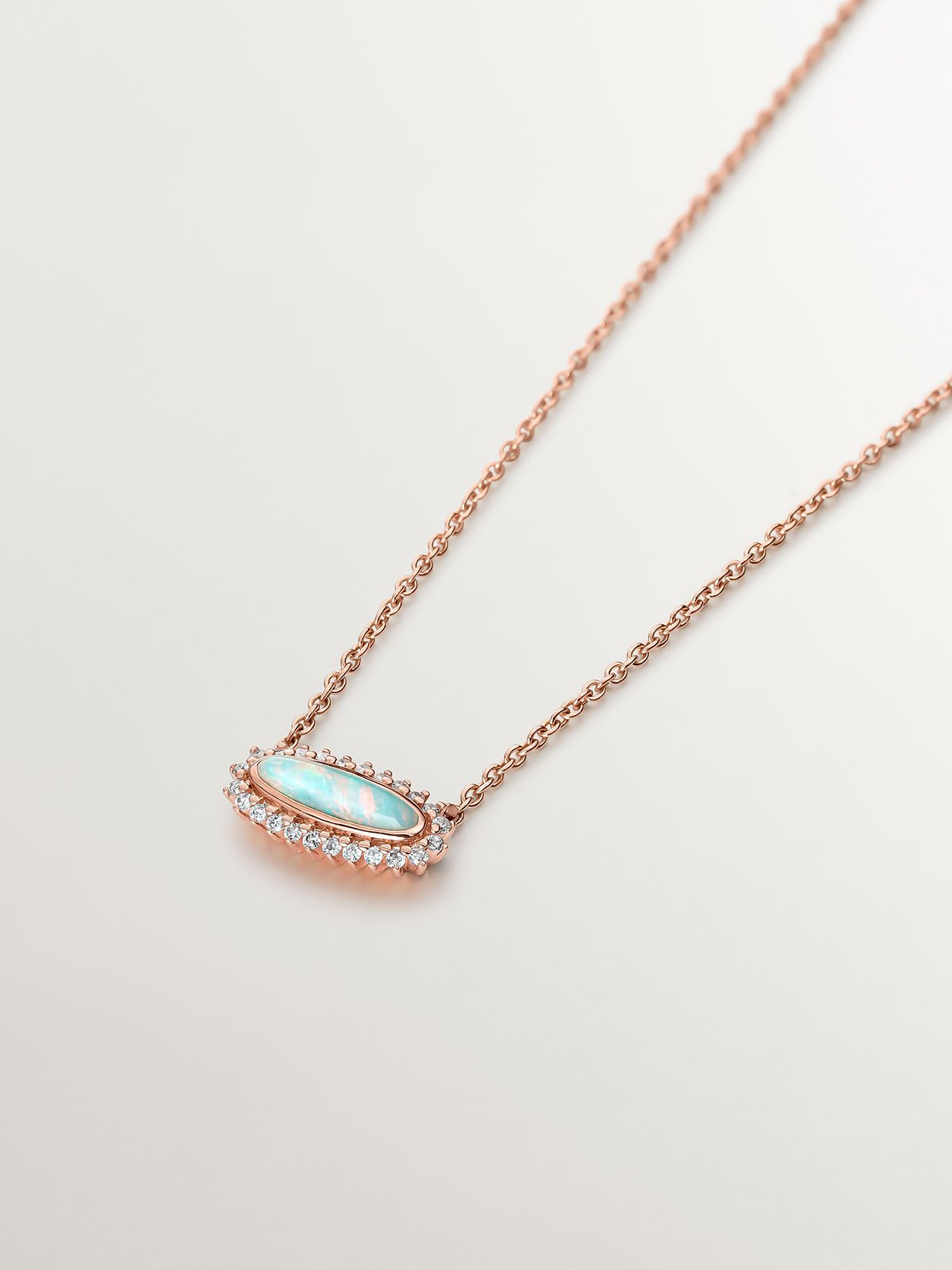 Collar de oro rosa de 18K con ópalo blanco y diamantes