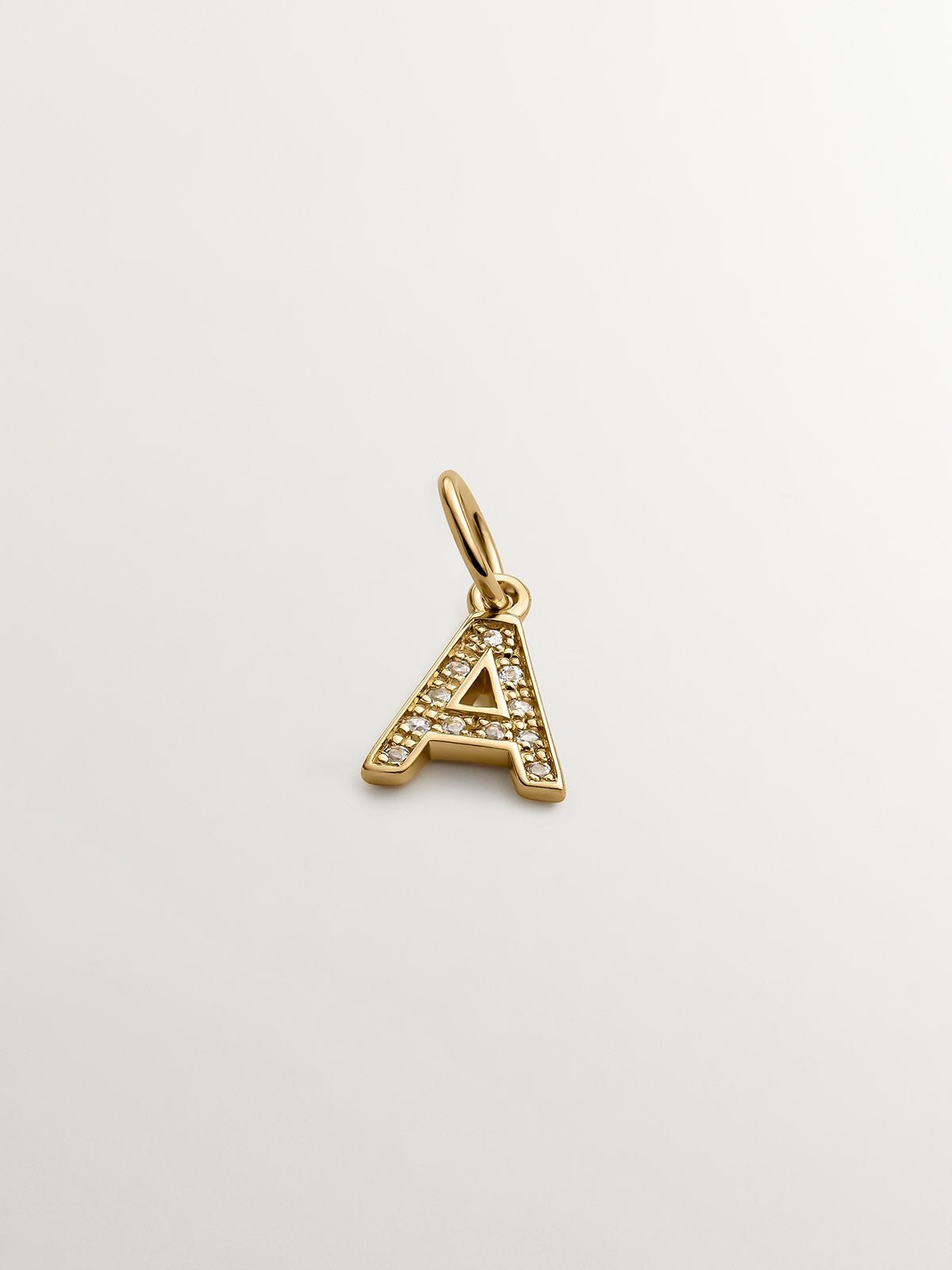 Charm de plata 925 bañada en oro amarillo de 18K y topacios blancos inicial A
