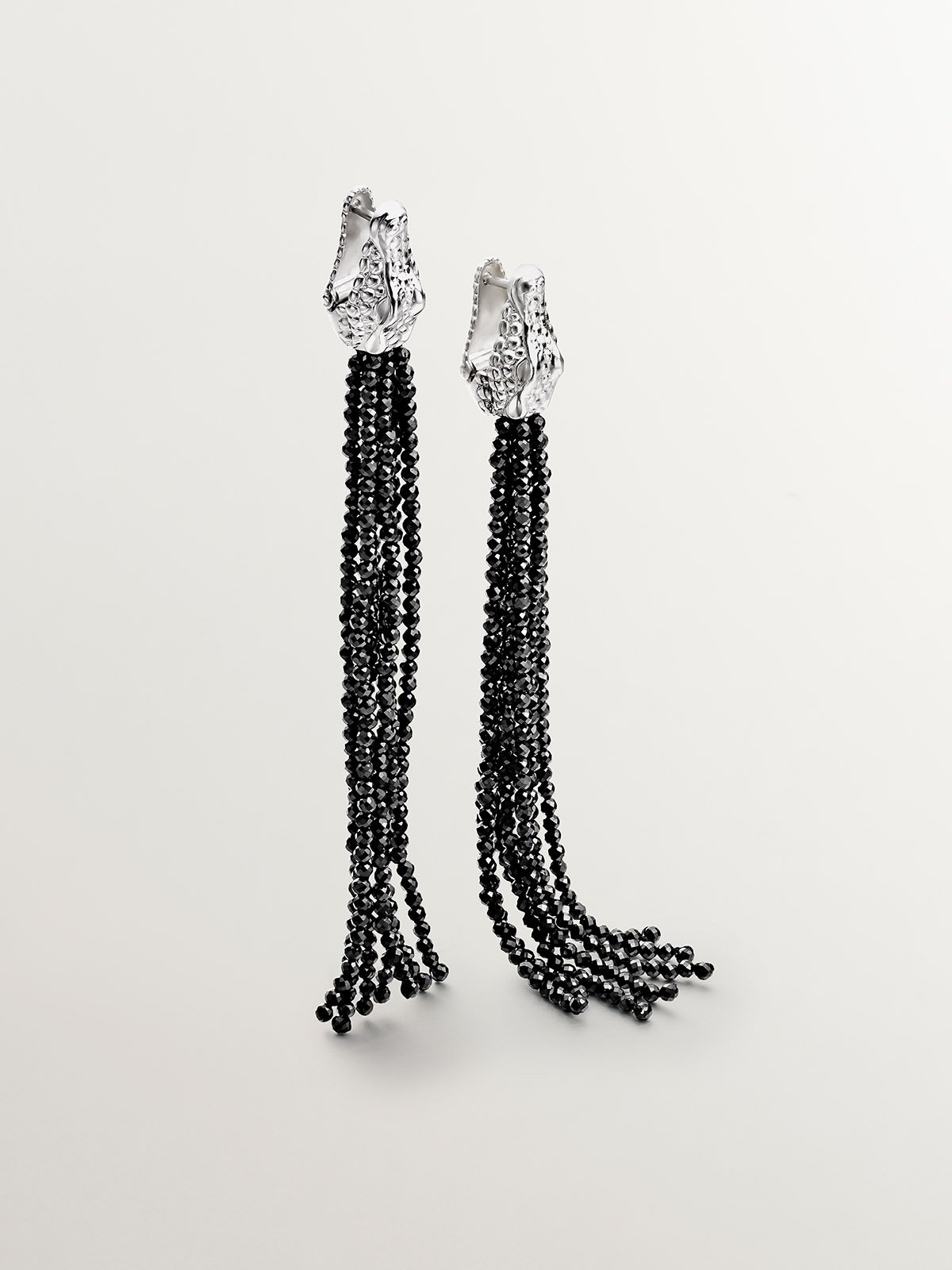 Pendientes largos de plata 925 con forma de cocodrilo y espinelas negras