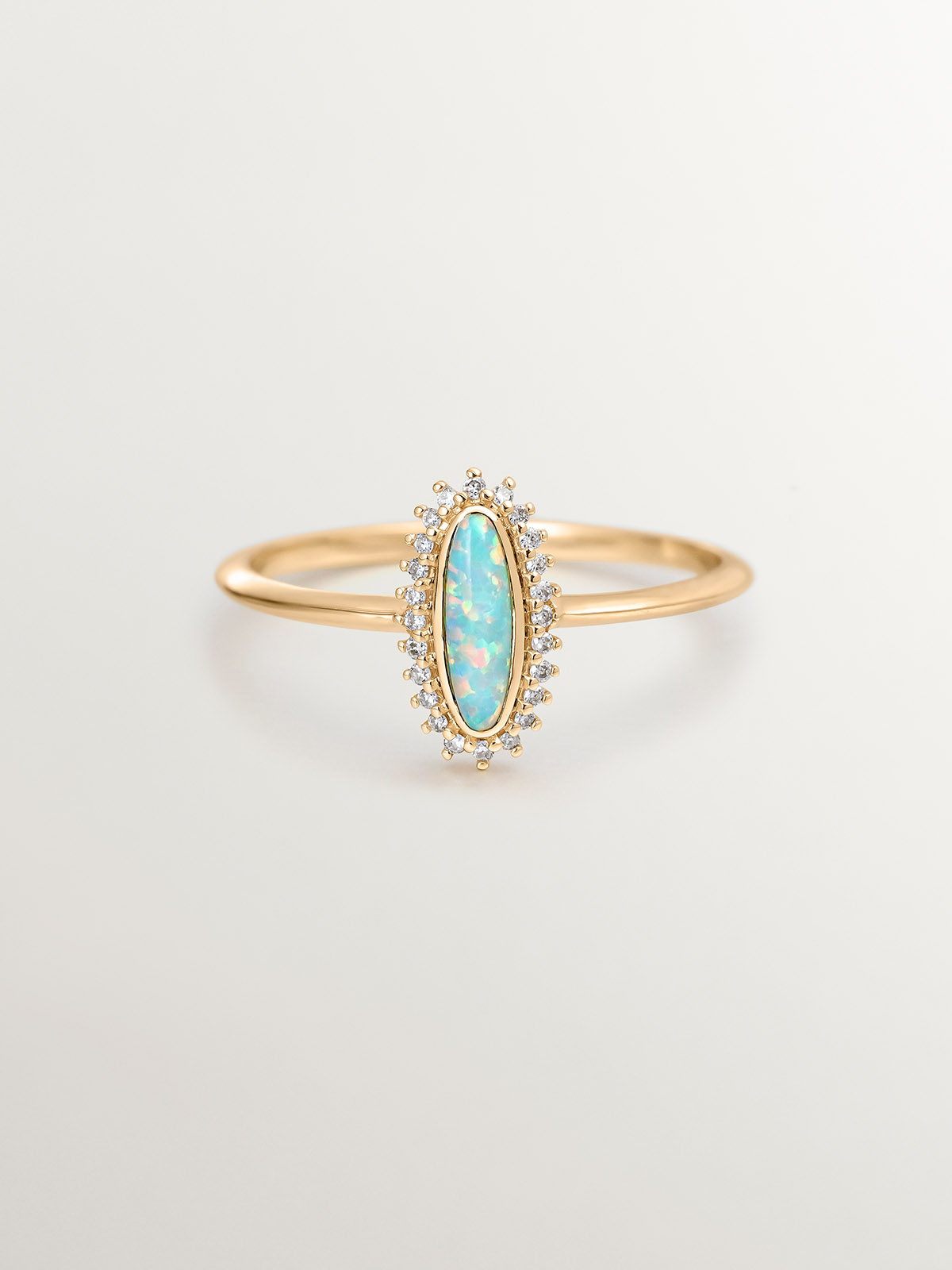 Anillo de oro amarillo de 18K con ópalo turquesa y diamantes blancos