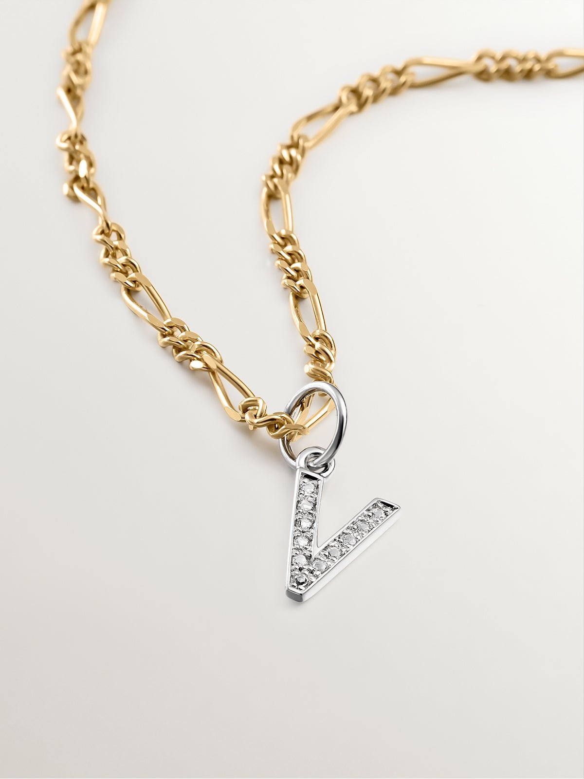 Breloque en argent 925 et topazes blanches initiale V