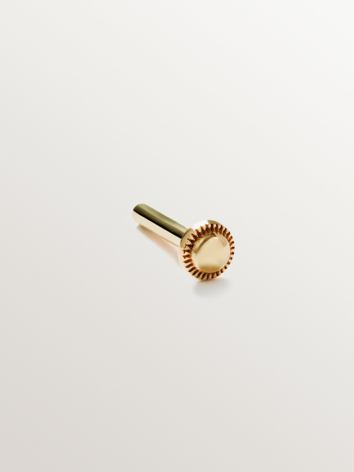 Cierre piercing de 5,5mm de oro amarillo