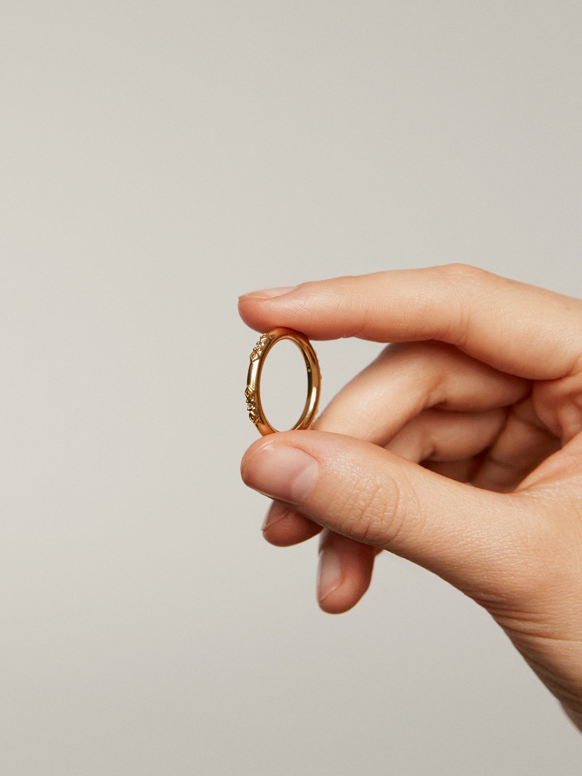 Bague en argent 925 plaqué or jaune 18K avec topazes blanches