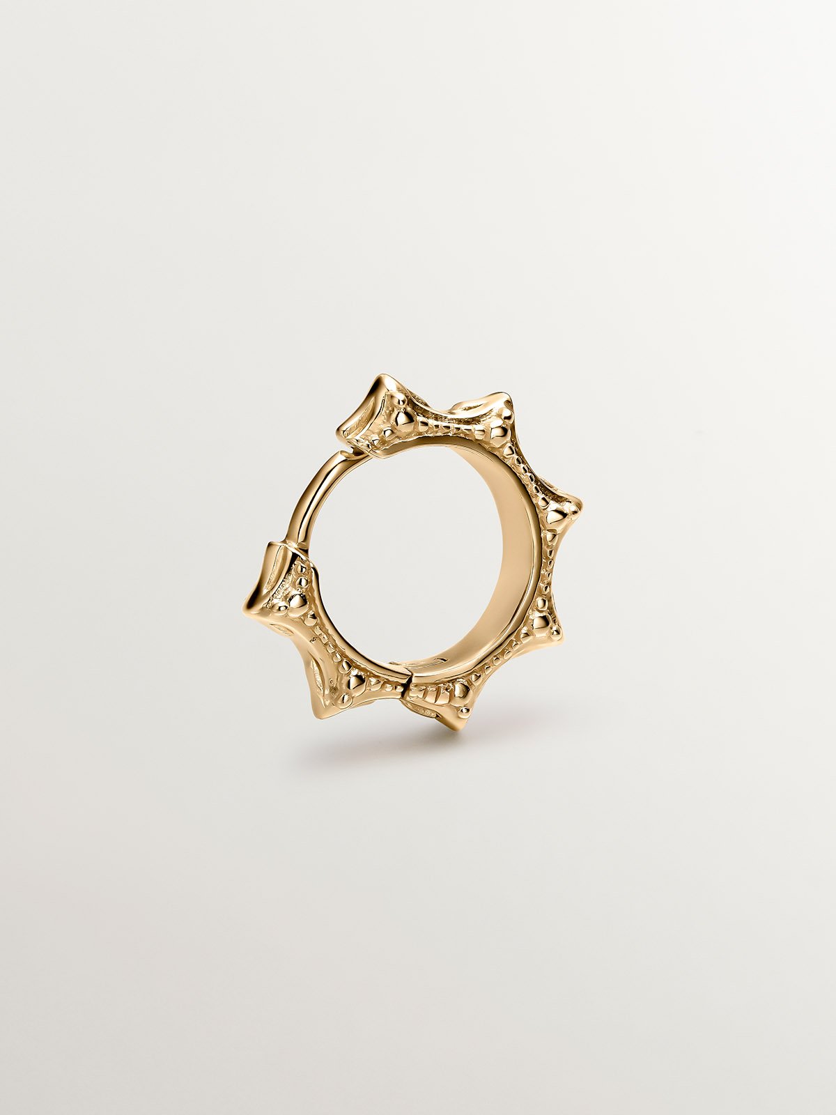 Individual 9K yellow gold earring in star shape.
