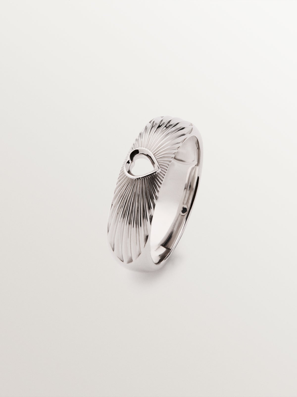 925 silver ring with heart and guilloché texture