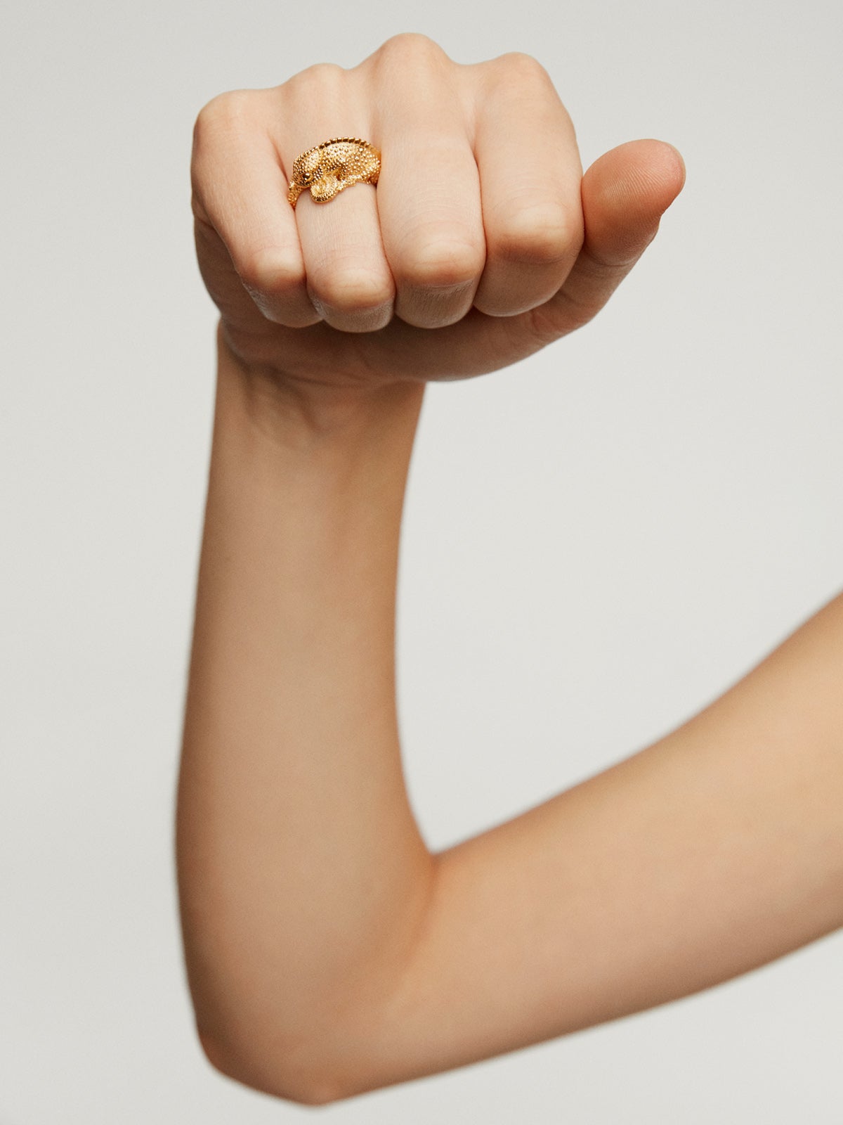 925 silver ring bathed in 18k yellow gold with small chameleon