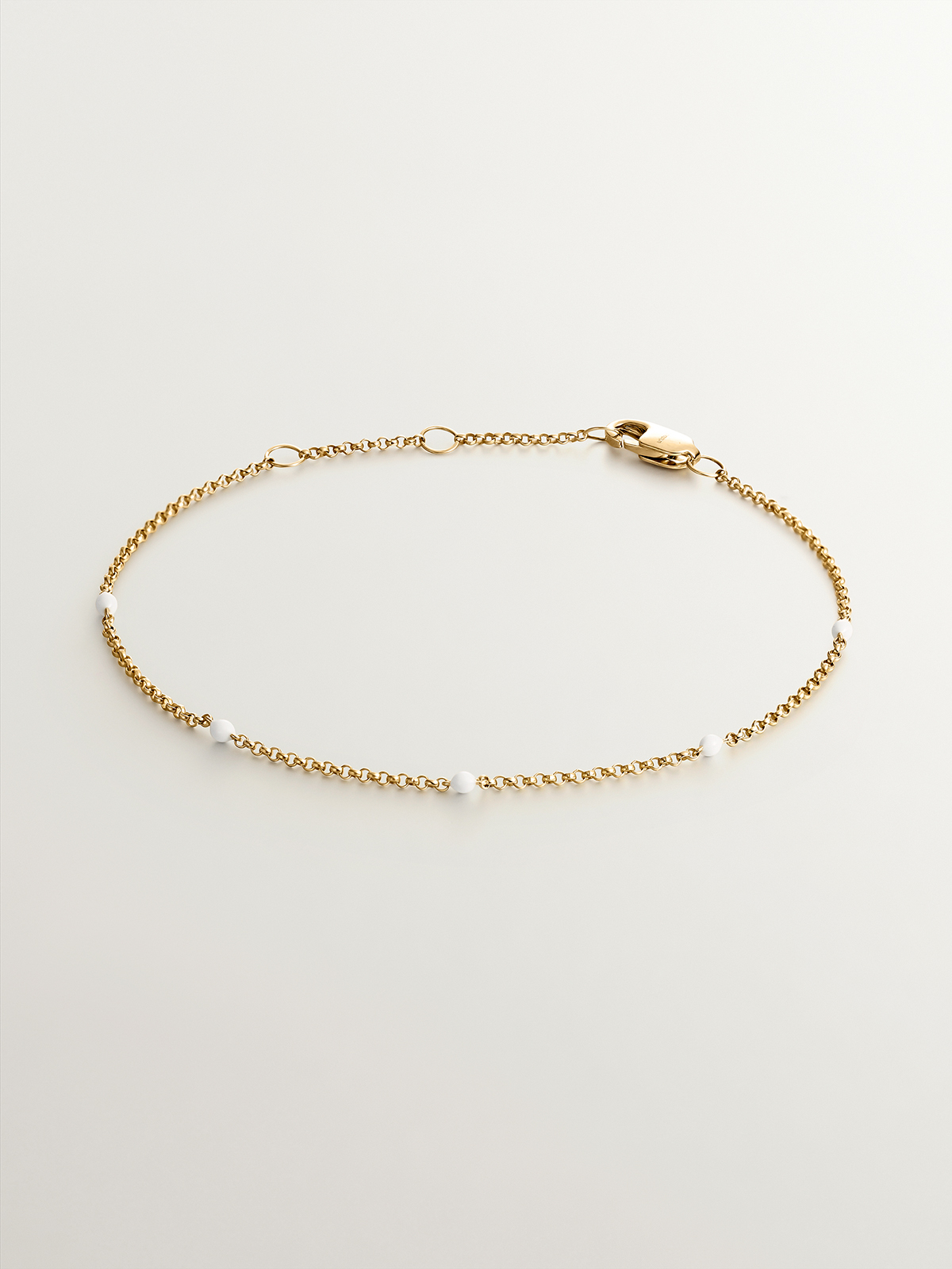 Pulsera de eslabones de oro amarillo de 9K con bolitas de esmalte blanco