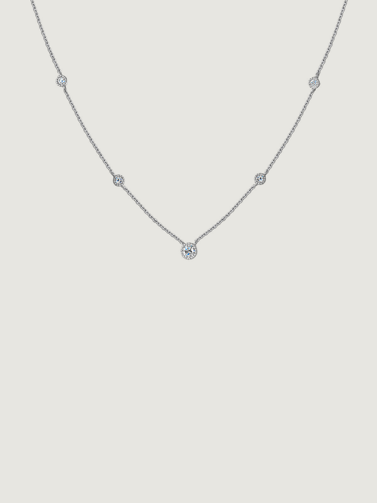 Collar de oro blanco de 9K con diamantes blancos