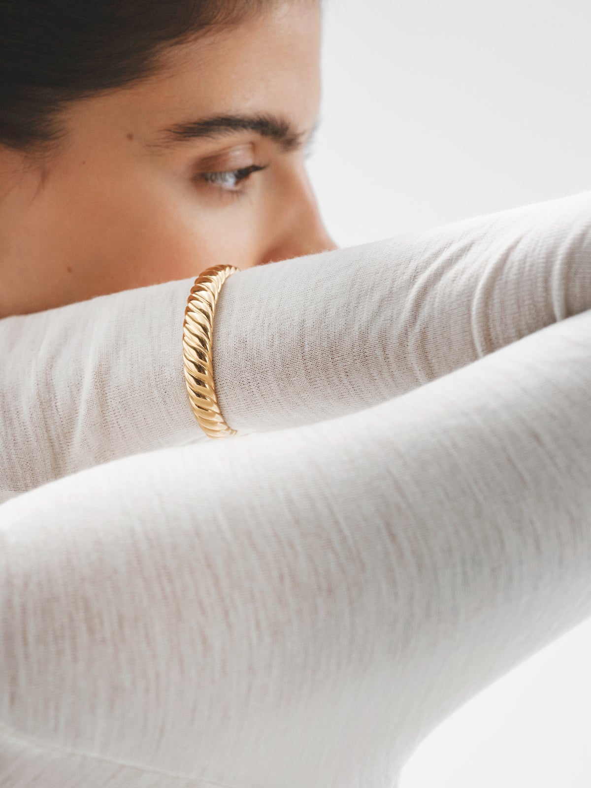 Bracelet rigide en argent 925 plaqué or jaune 18 carats avec texture