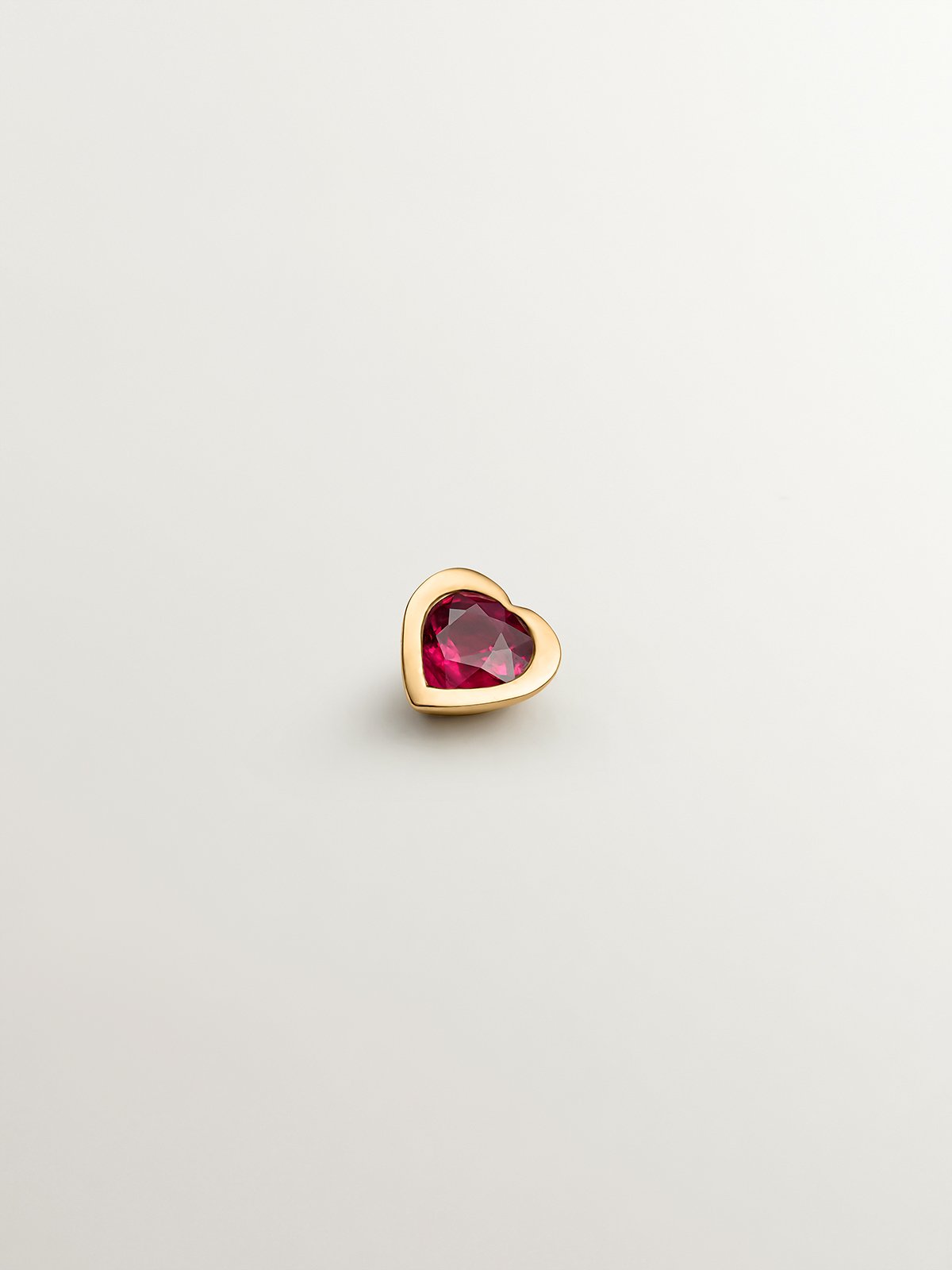 18k yellow gold piercing with pink ruby ​​in heart size
