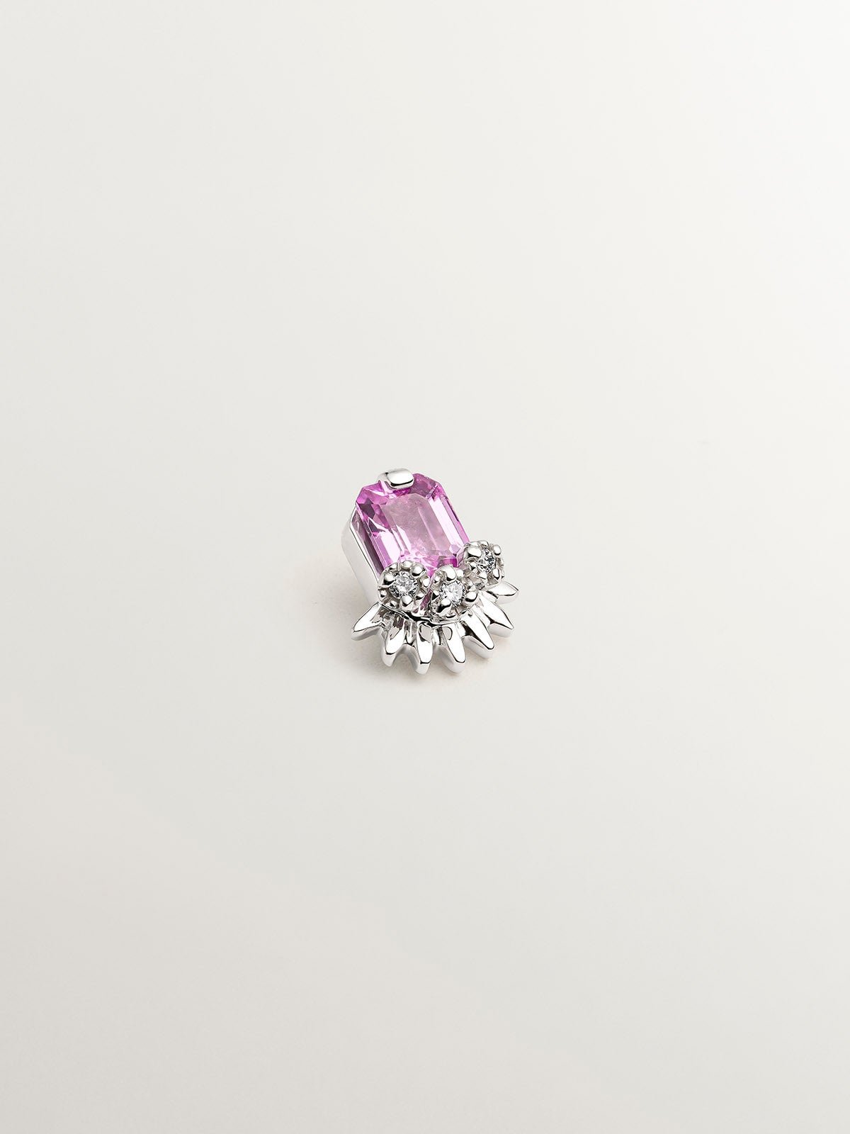 Piercing en or blanc 18k avec saphir rose central et diamants