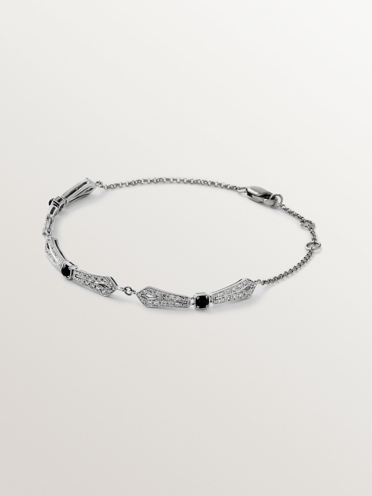 Pulsera de oro blanco de 18K con ónix negro y diamantes en talla brillante