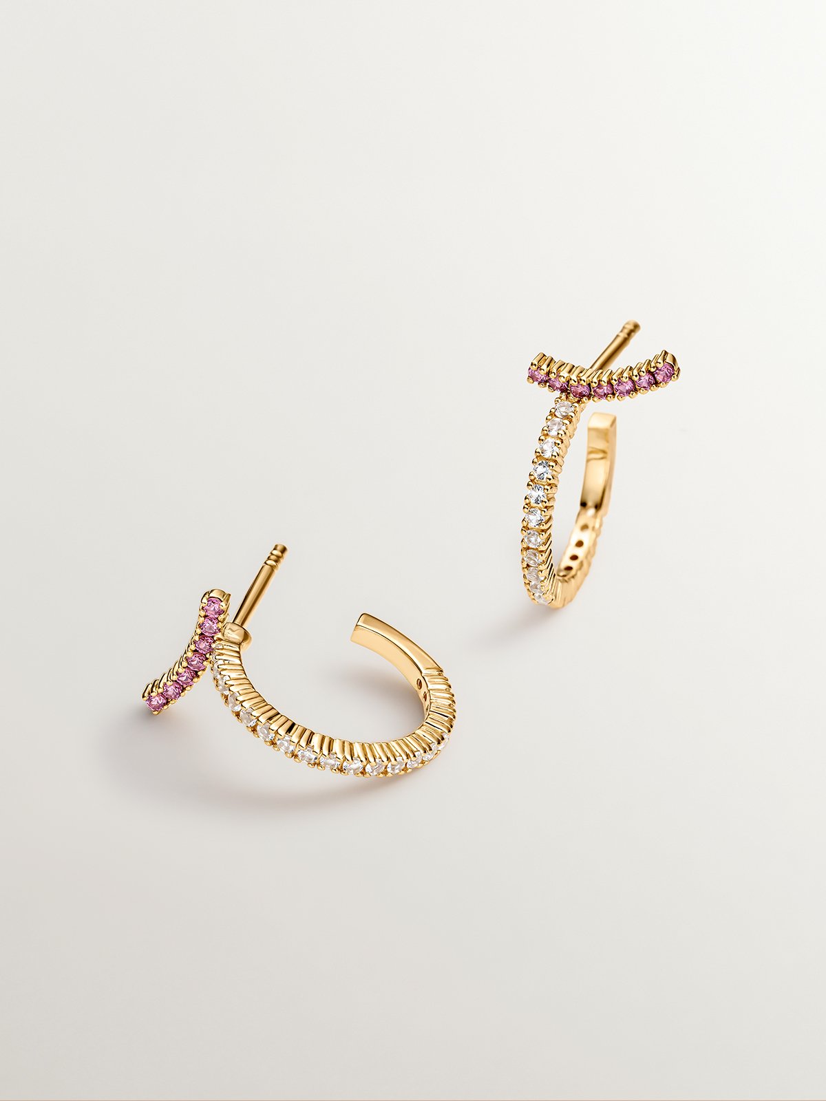 Small hoop earrings made of 925 silver, coated in 18K yellow gold with white topaz and pink rhodolites.