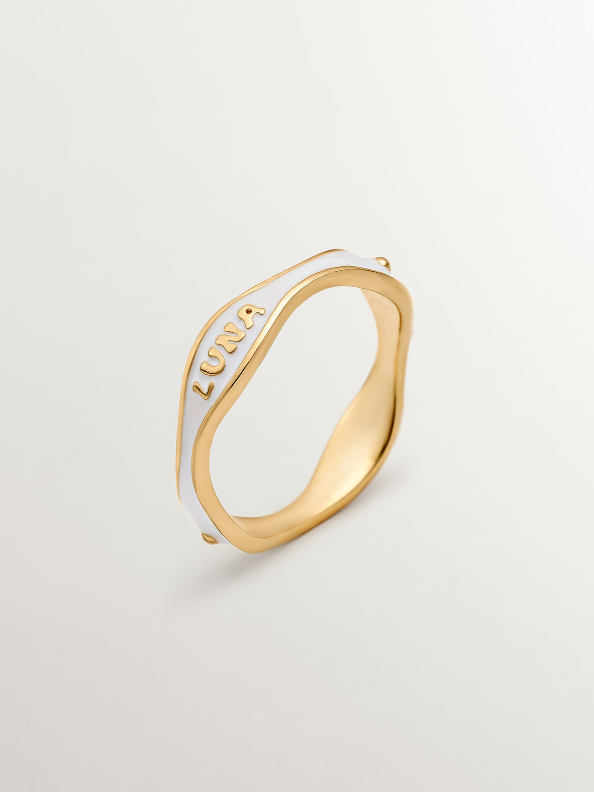 Anillo de Plata Bañada en Oro de 18kt con Esmalte Blanco de la Colección RUSH