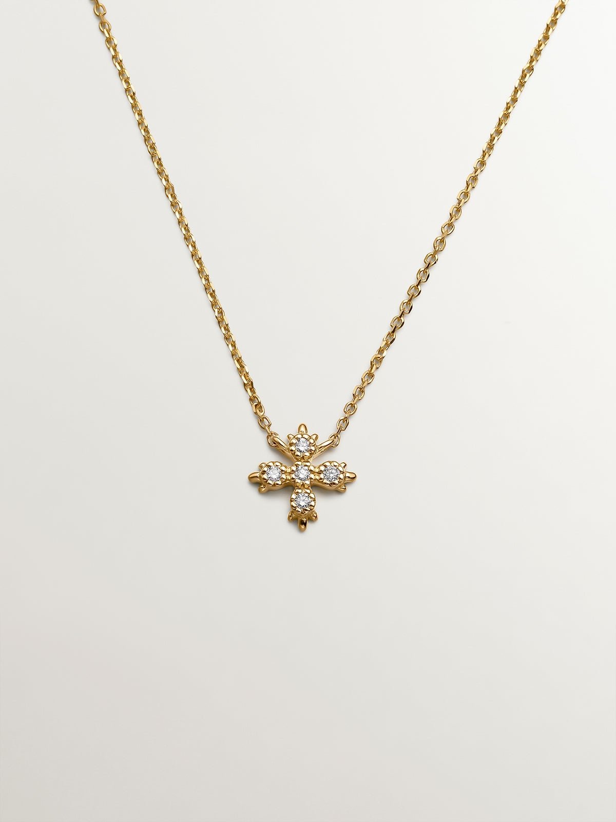 Colgante de oro amarillo de 18K con cruz de diamantes
