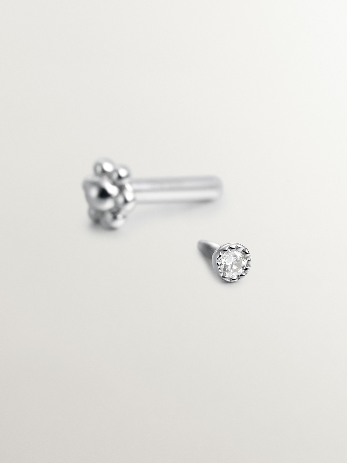 Individual 9K white gold piercing with diamond