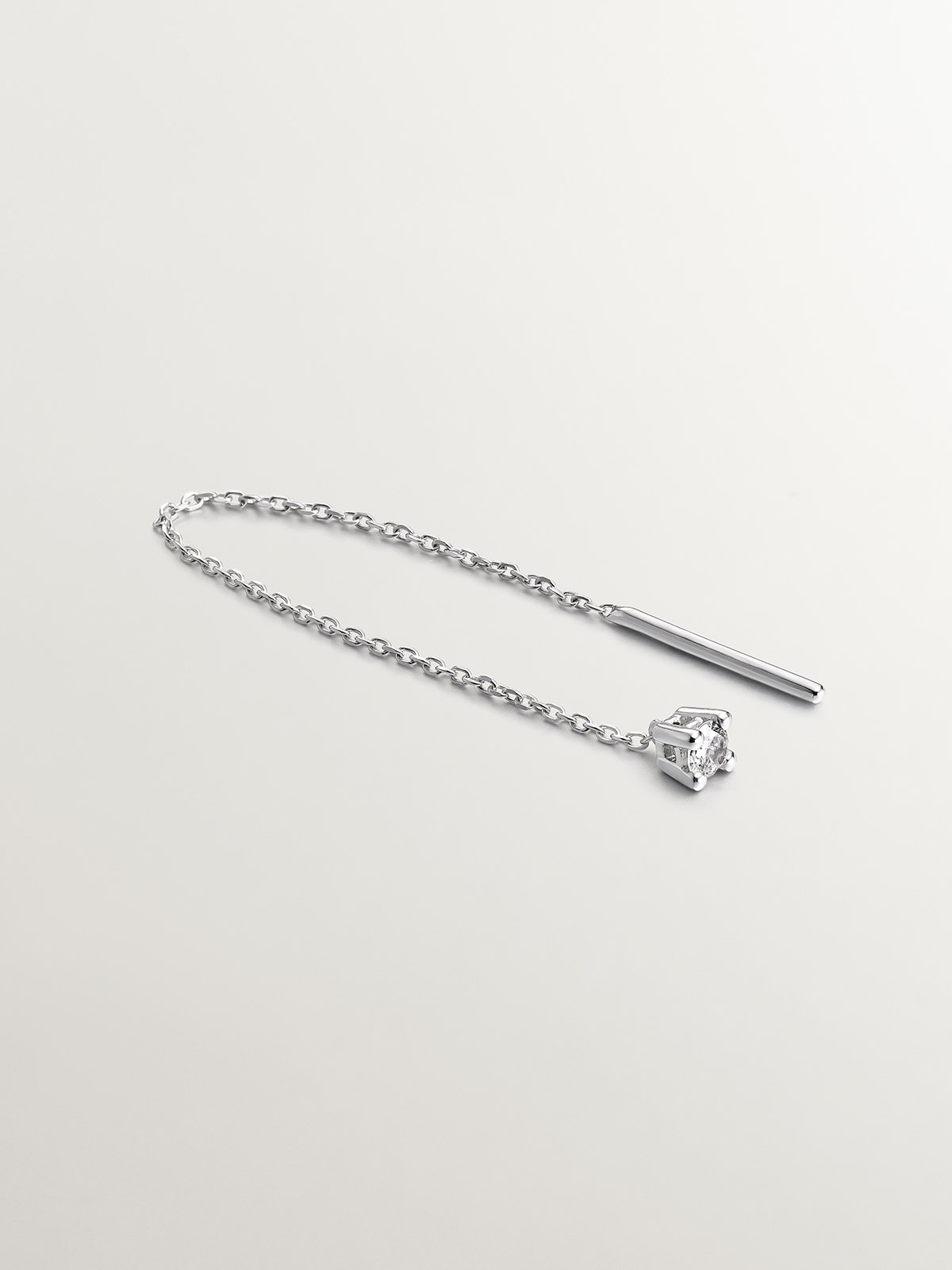 Individual long 18K white gold earring with chain and diamond.
