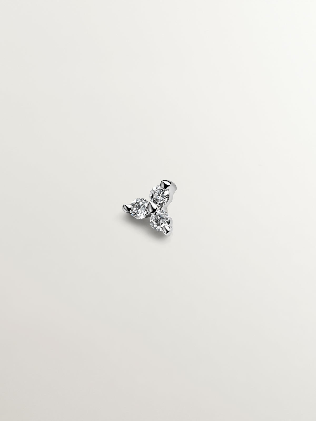 Piercing de oro blanco de 18k con trébol de diamantes