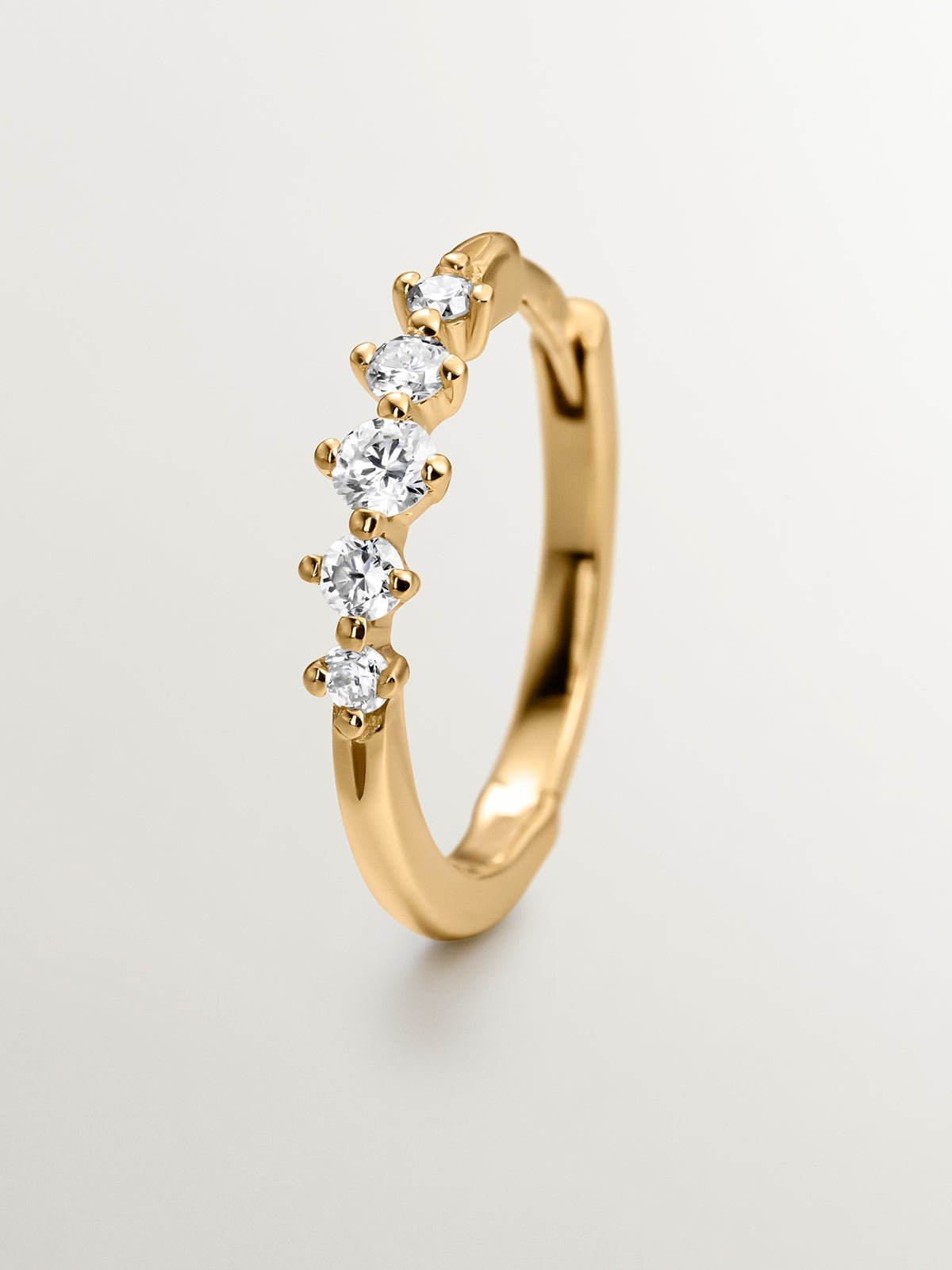 Boucle d'oreille individuelle en or jaune 18K avec des diamants