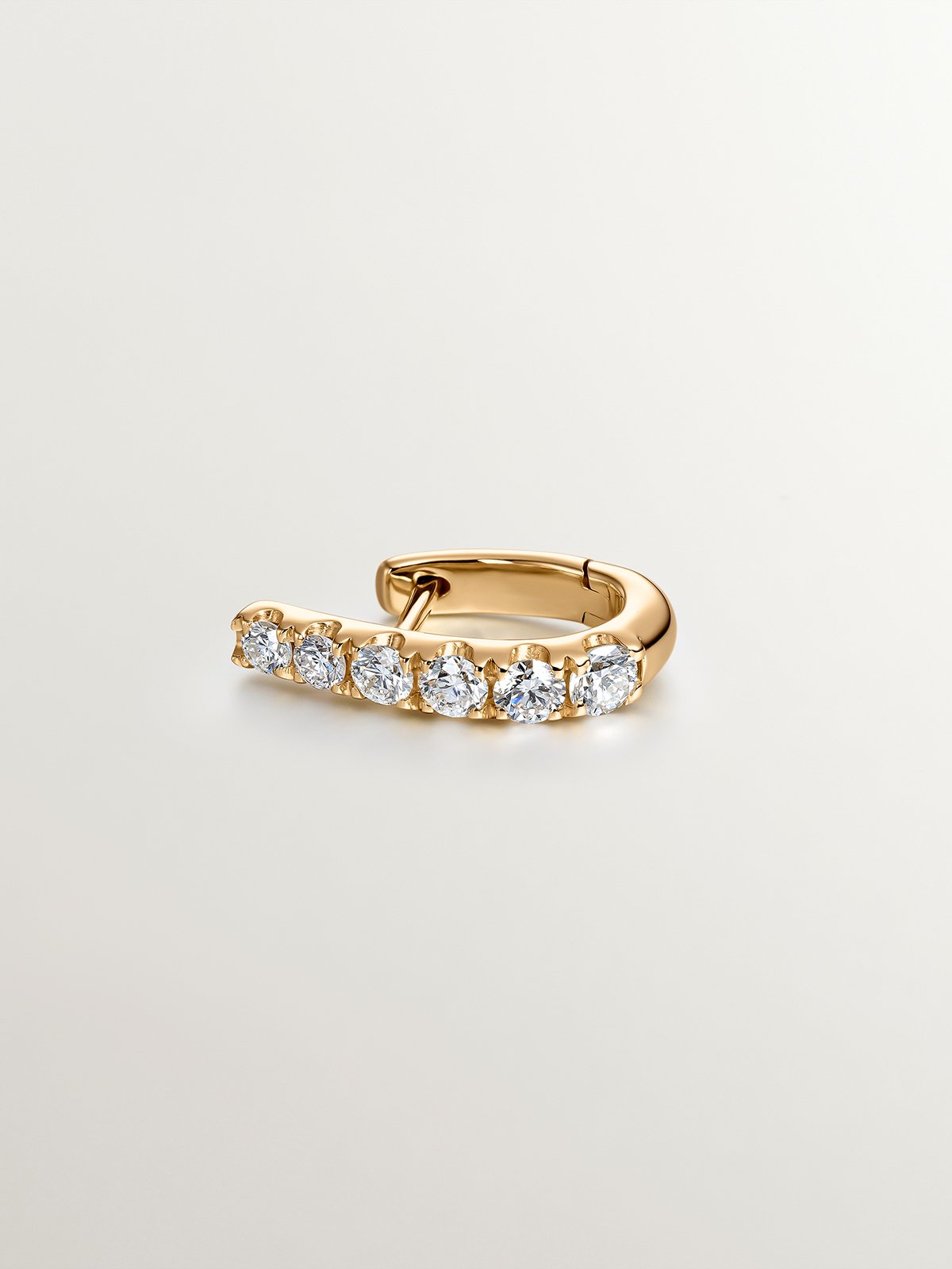 Individual 18K yellow gold hoop earring with diamonds