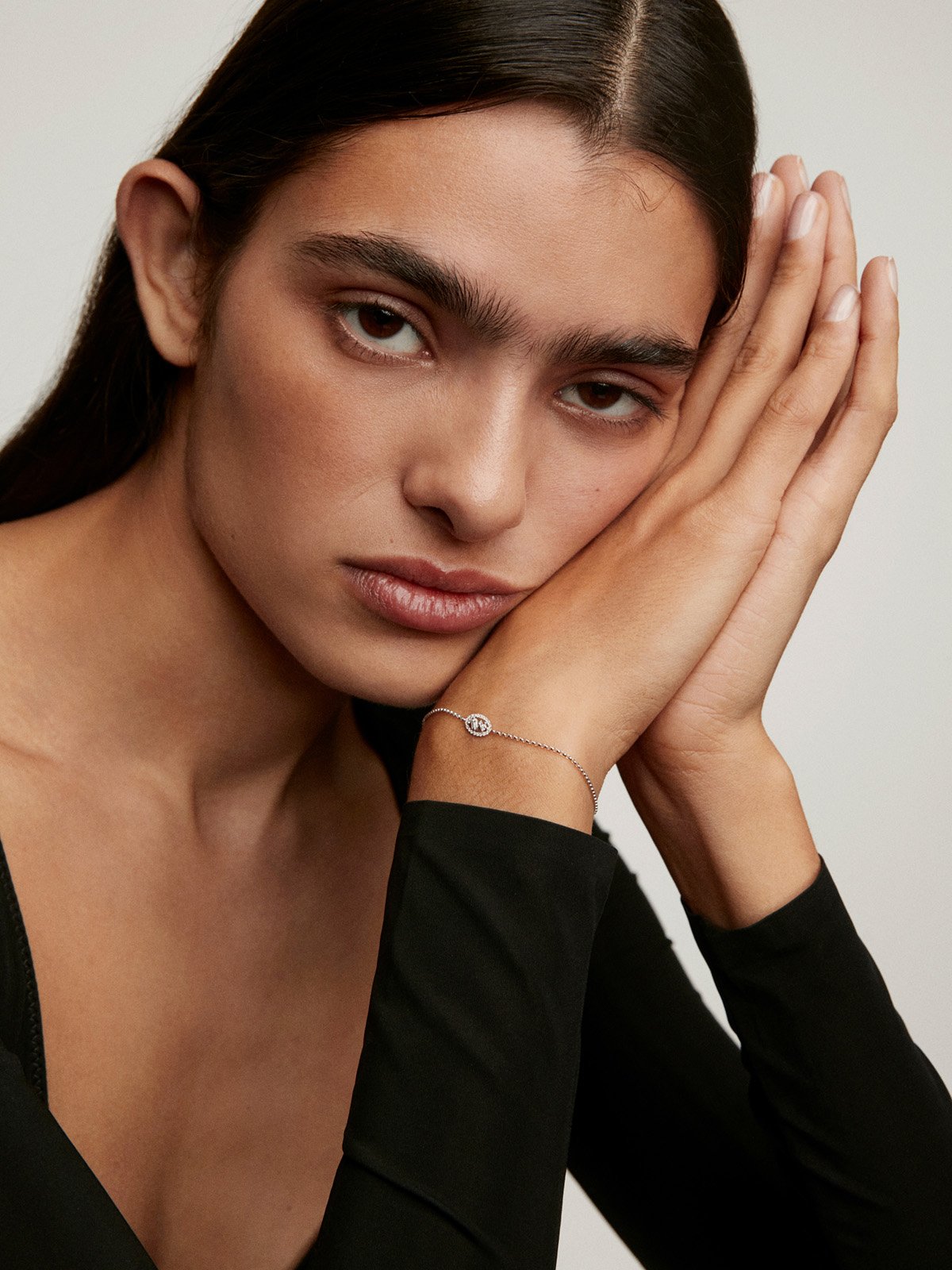 Bracelet en or blanc 18kt avec motif ovale en diamants