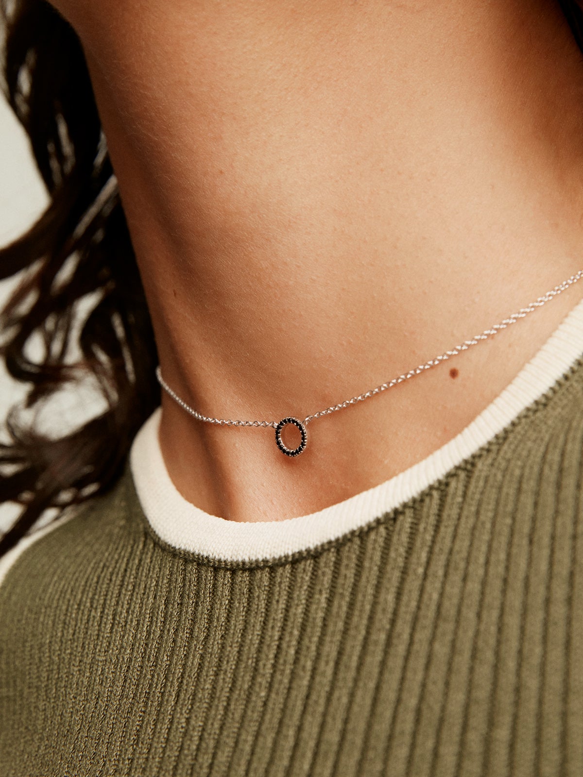 925 Silver pendant with circle of black spinels