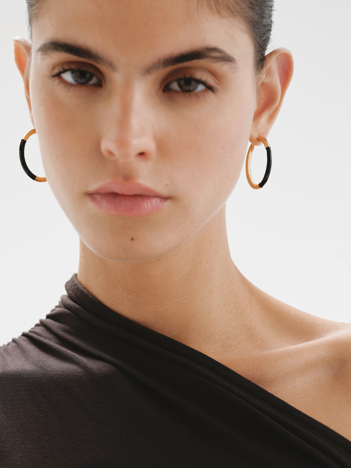 Large hoop earrings made of 925 silver, coated in 18K yellow gold with black enamel