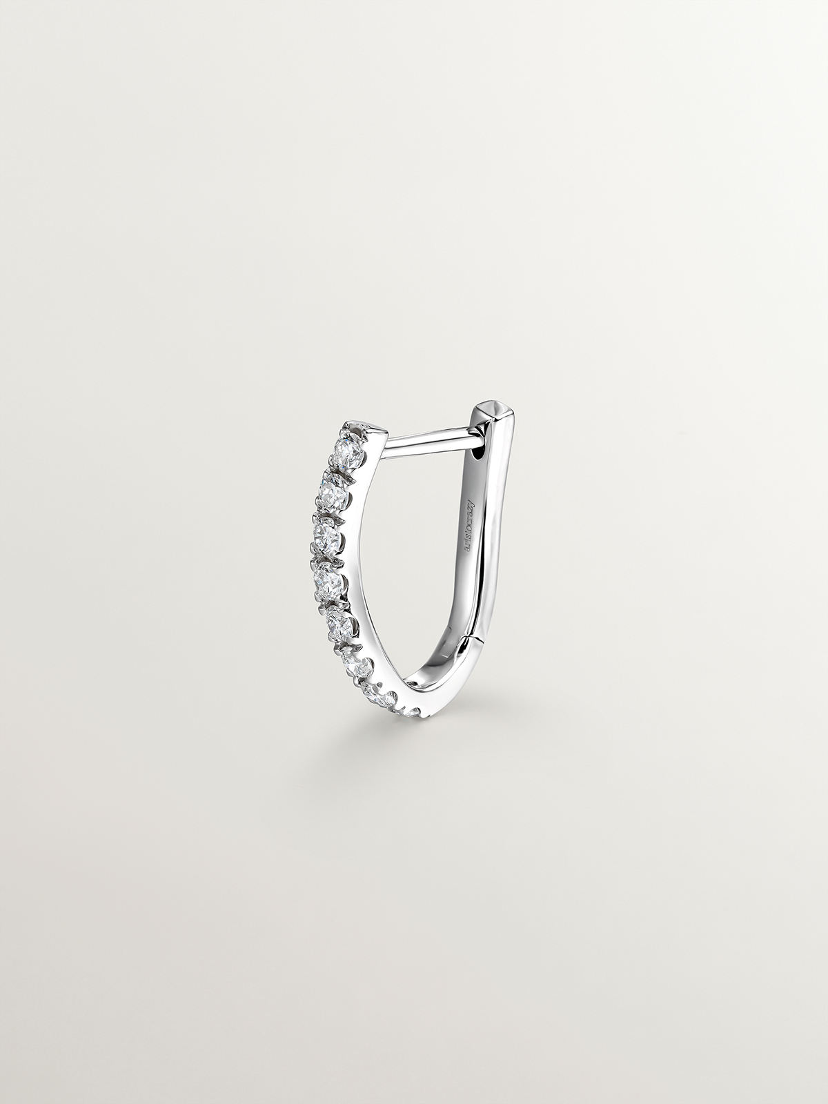 Individual earring of small 18K white gold hoop with diamonds in a wavy shape.