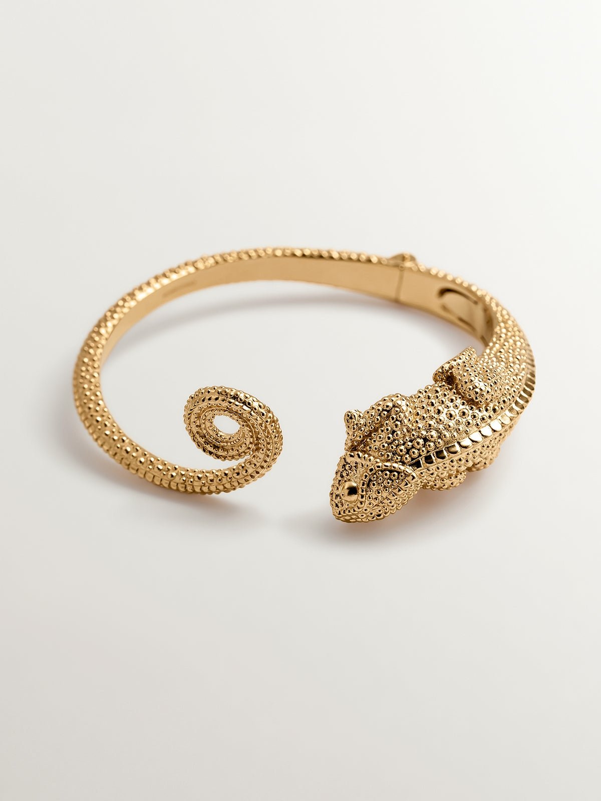 Pulsera rígida de plata 925 bañada en oro amarillo de 18K con forma de camaleón