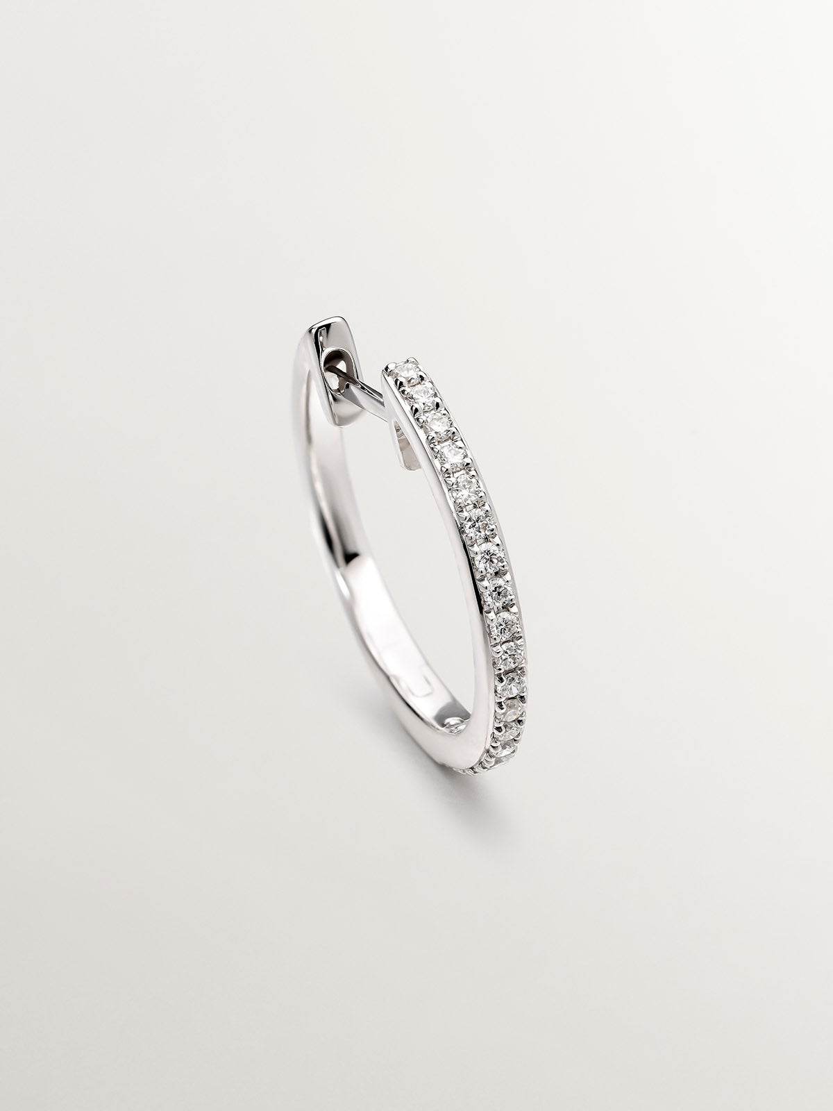 Boucle d'oreille créole petite en or blanc 18K avec diamants
