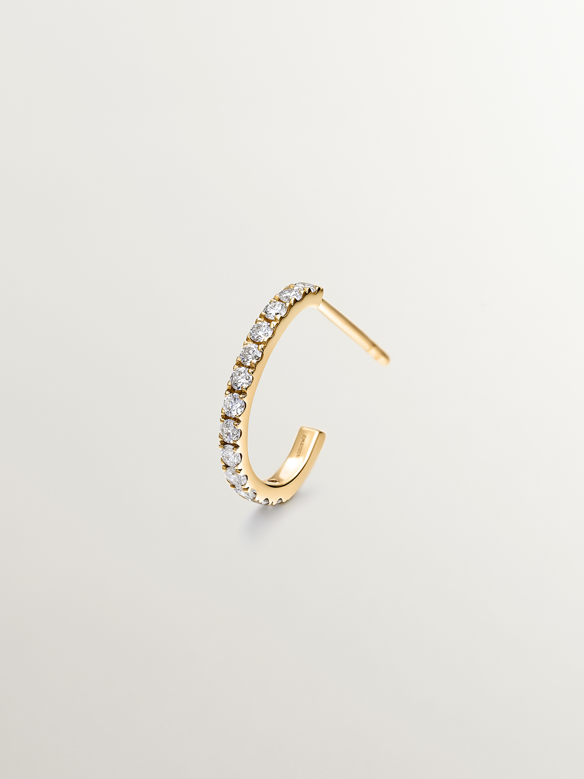 Individual small hoop earring made of 18K yellow gold with 0.20cts diamonds.
