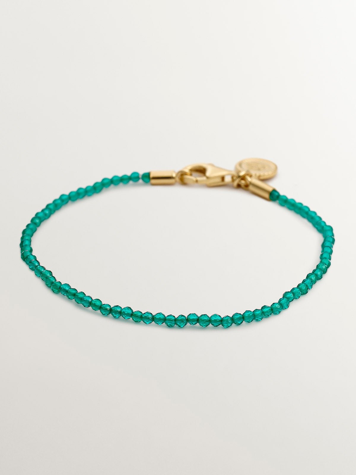Bracelet en argent 925 plaqué or jaune 18K avec petites boules d'onyx vert.
