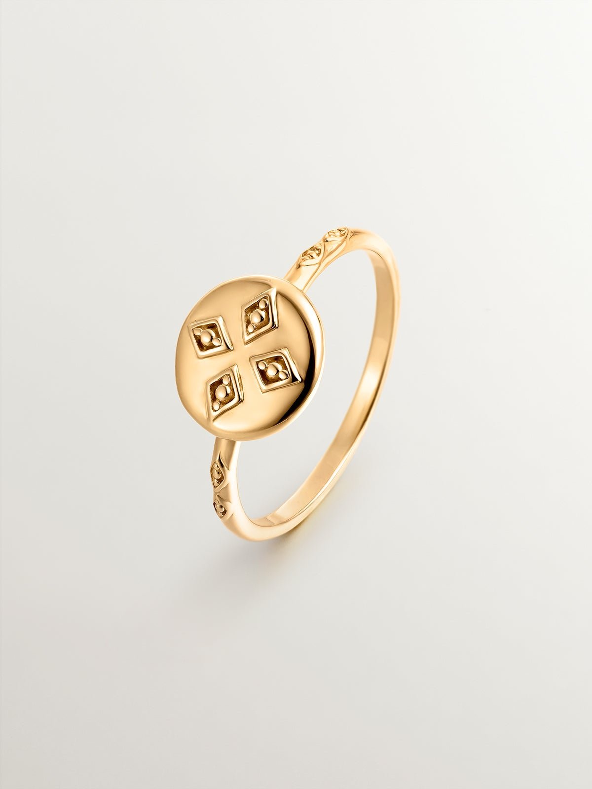 Anillo de plata 925 bañada en oro amarillo de 18K con medalla
