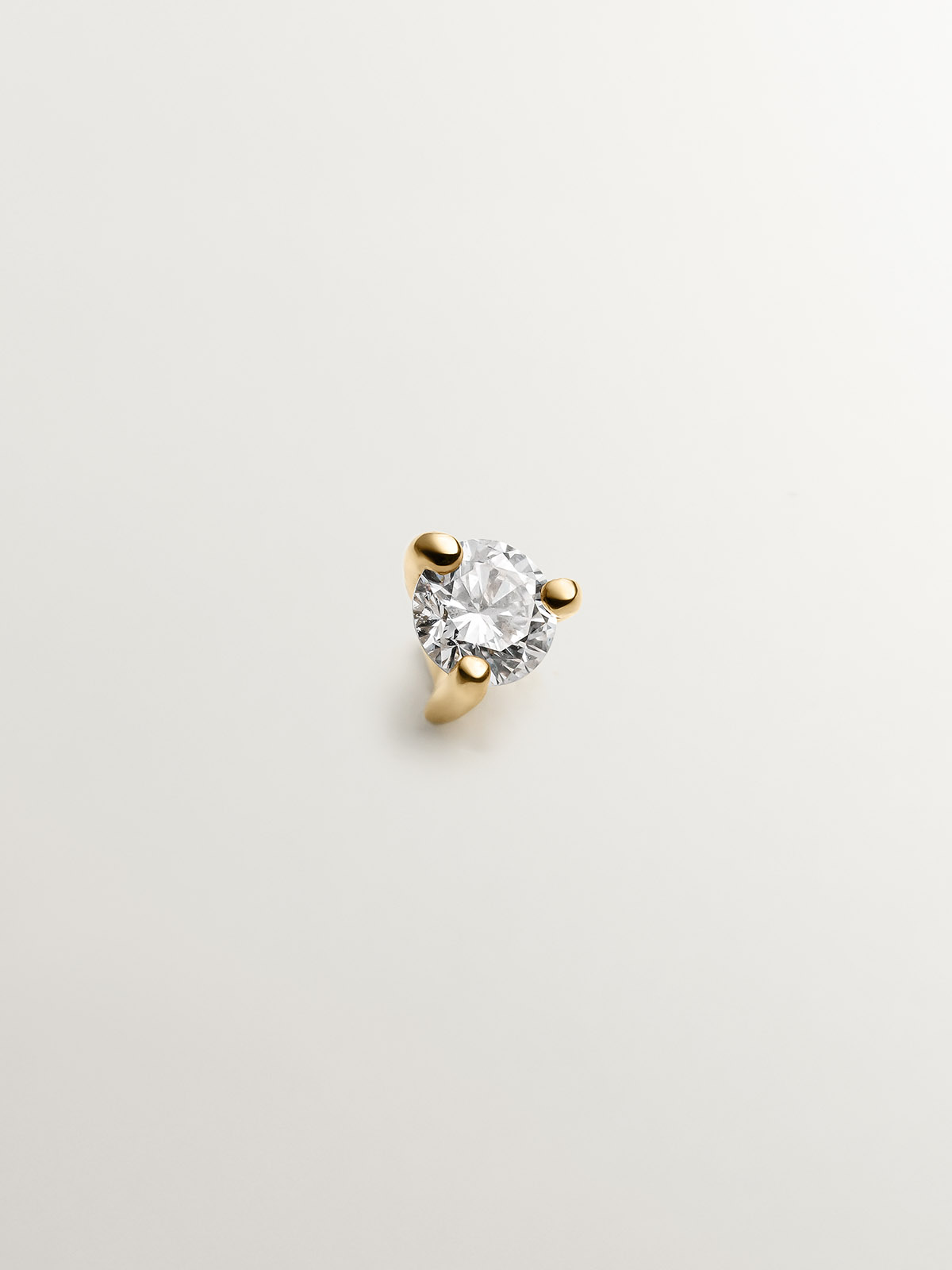 Single 18K yellow gold piercing with 0.04 cts diamond.
