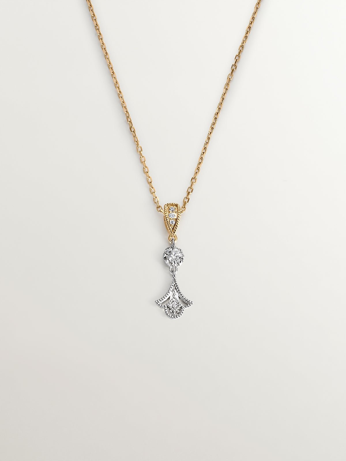 Colgante de oro blanco y amarillo de 18K con diamantes en talla brillante