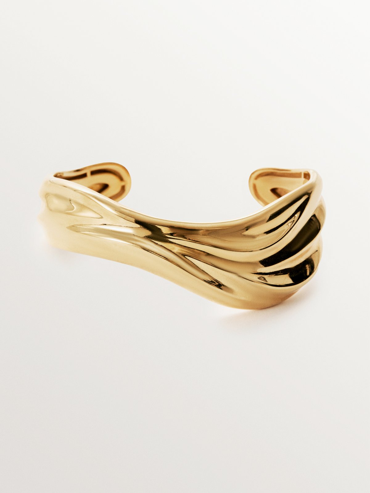 Rigid 18K yellow gold plated 925 silver bracelet with texture