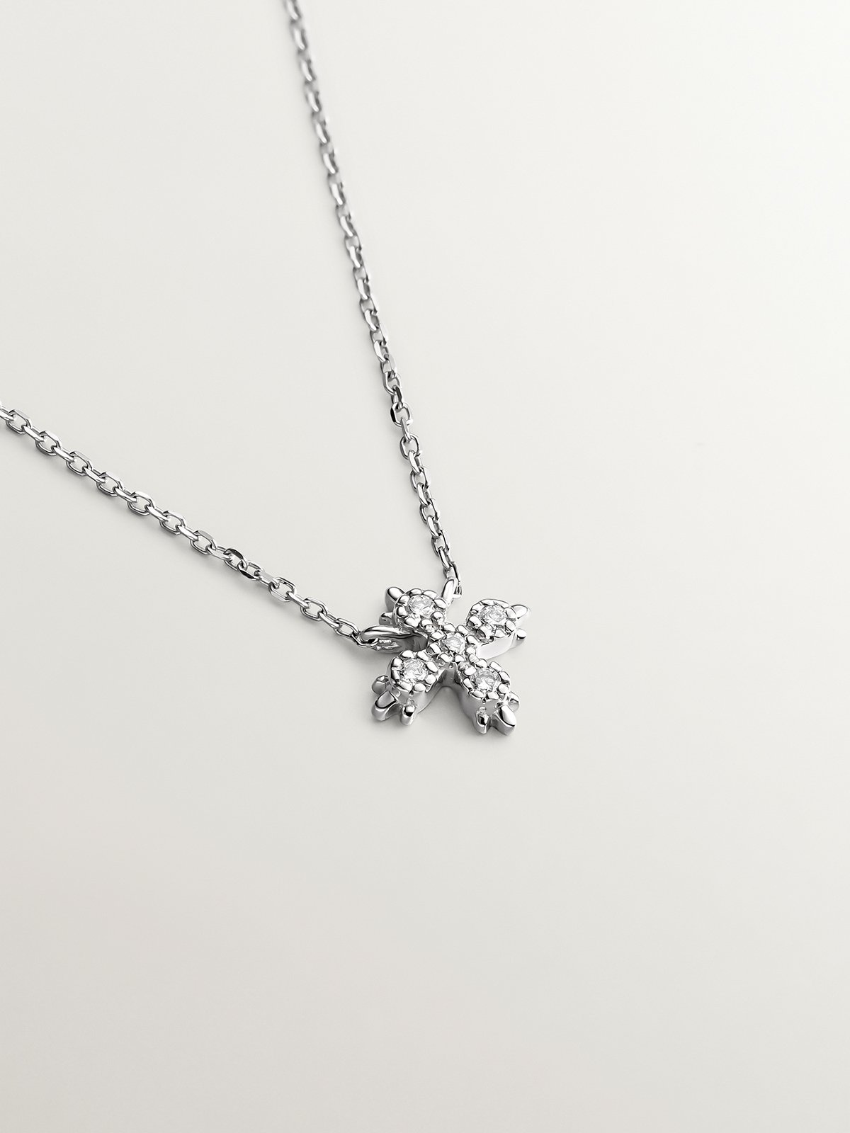 9K white gold pendant with cross featuring 0.03 cts white diamonds.